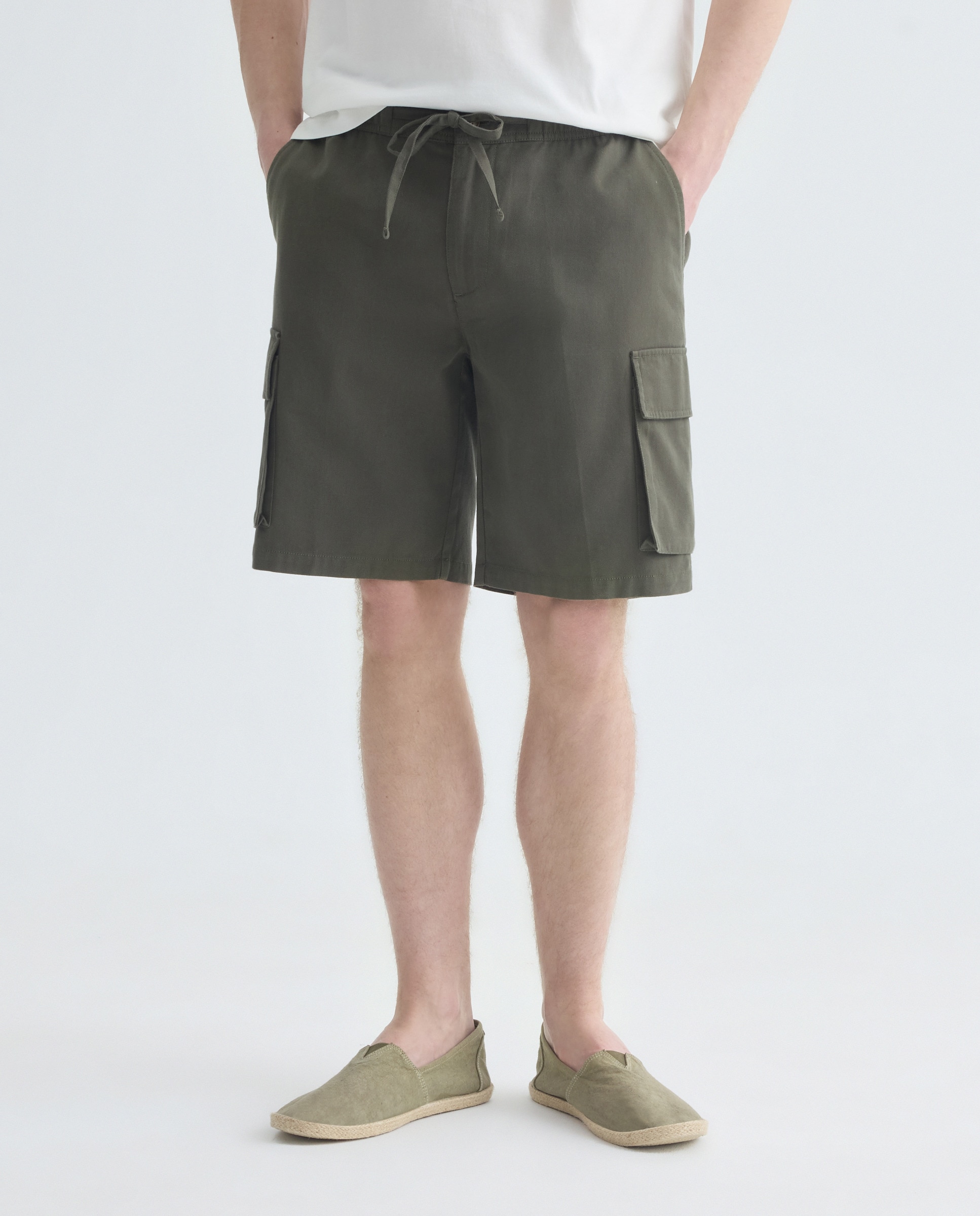 Bermuda hombre cargo con lino 530 Verde oscuro-2