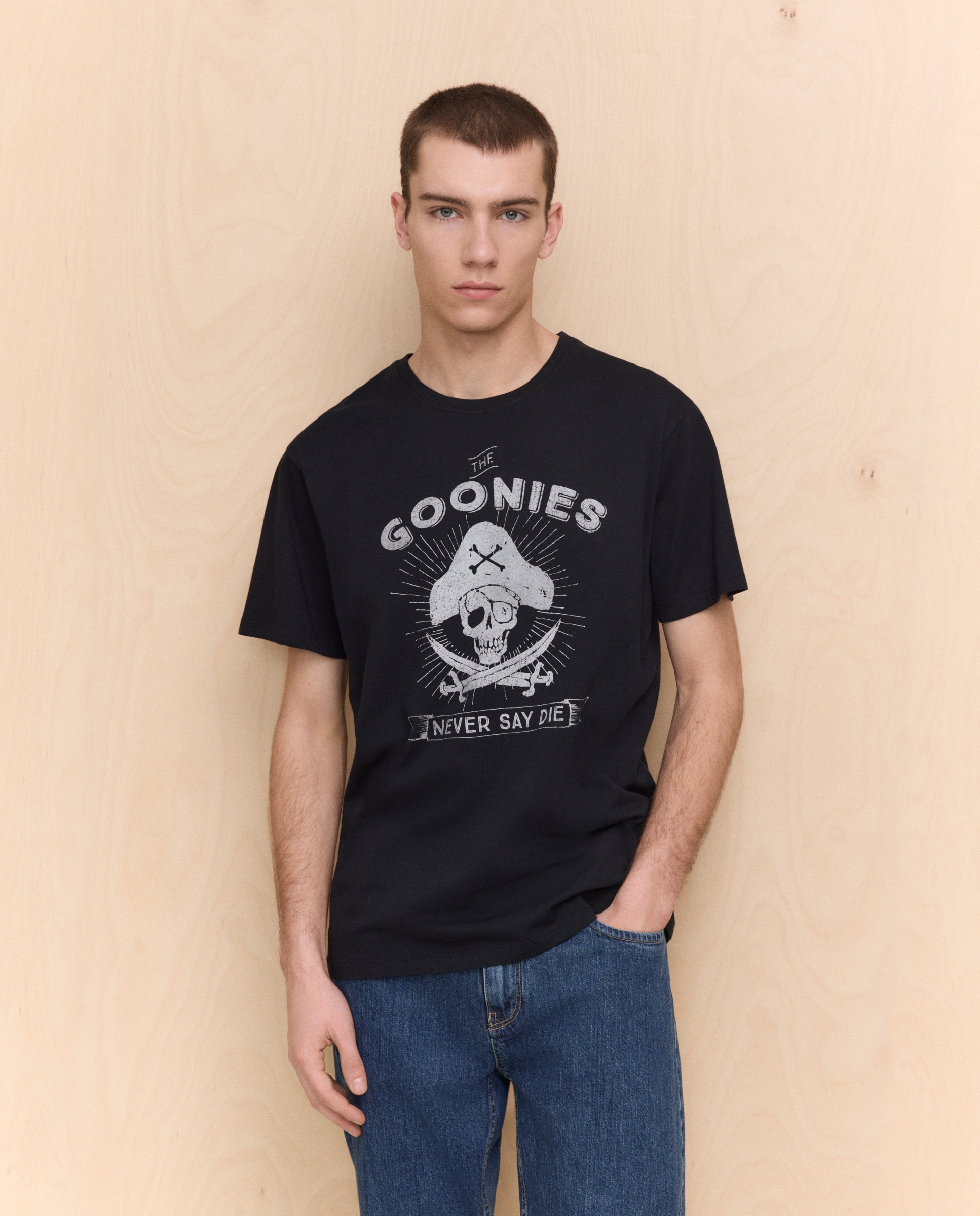 T-shirt Os Goonies de Manga Curta Preto-1