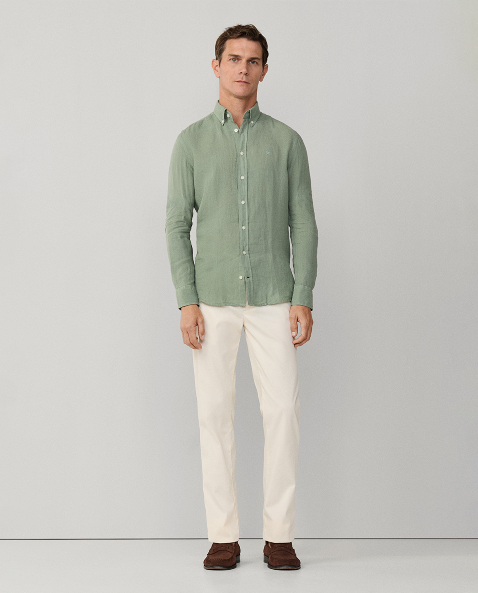 Camisa de Linho Lisa com Logótipo Bordado Verde pardo-10