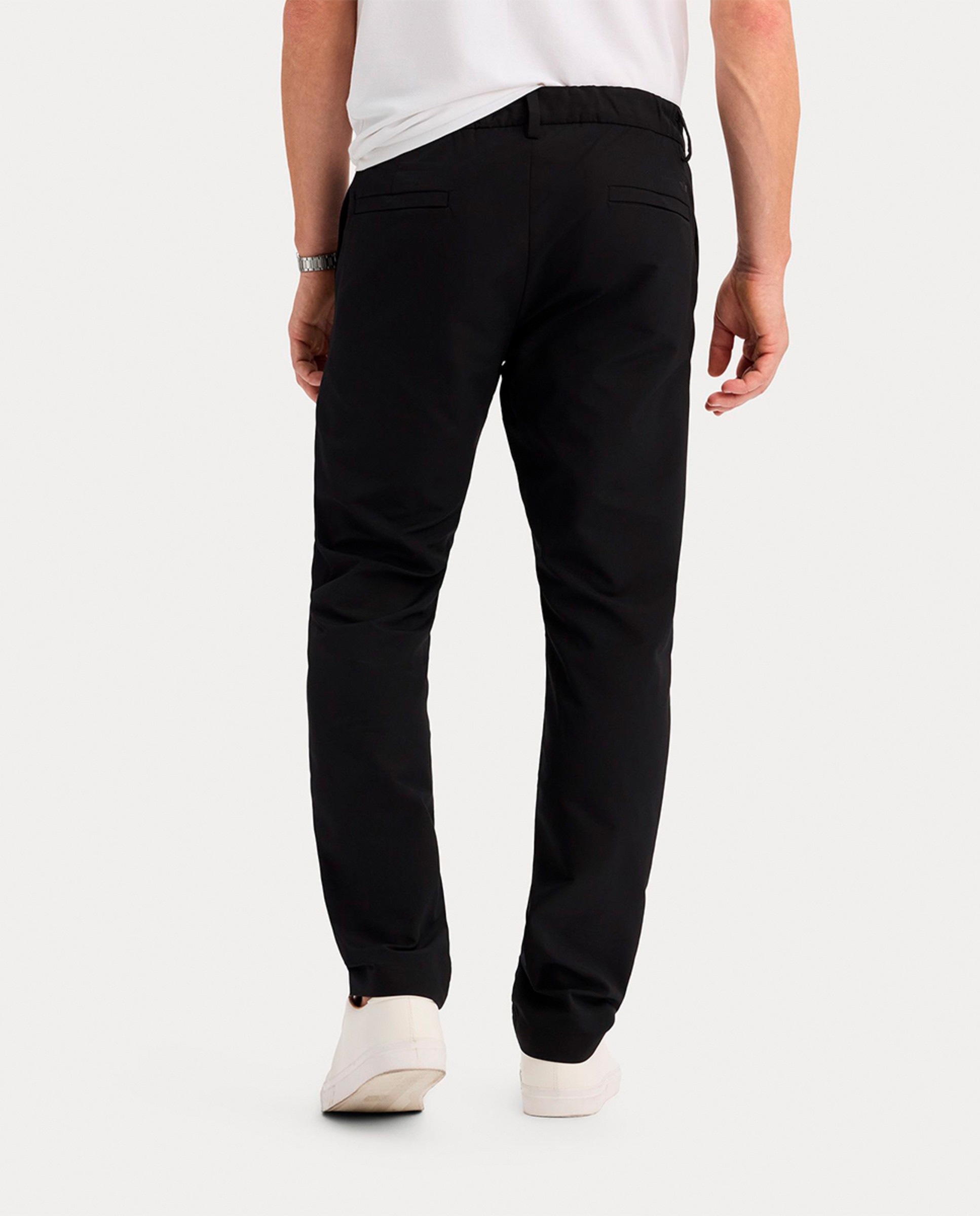 Calças Chino de Tecido Leve e Corte Slim Preto-2