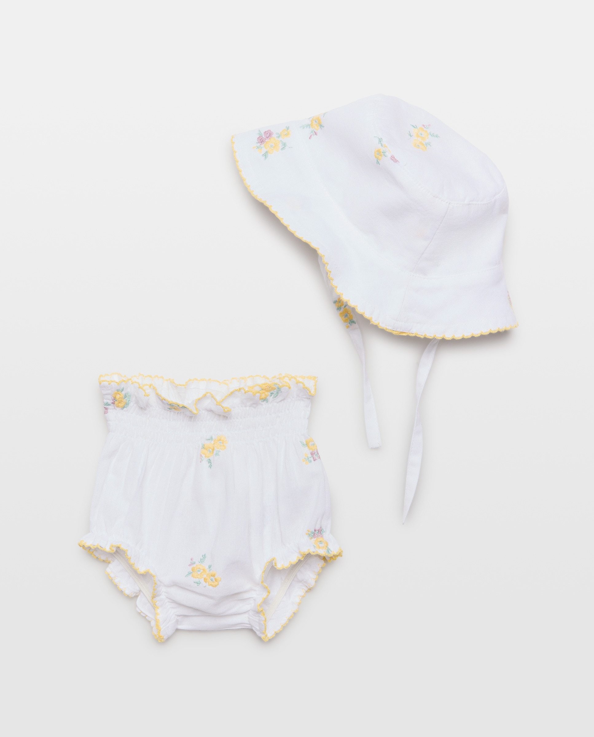 Imagen 0 de Conjunto de recién nacido bordado