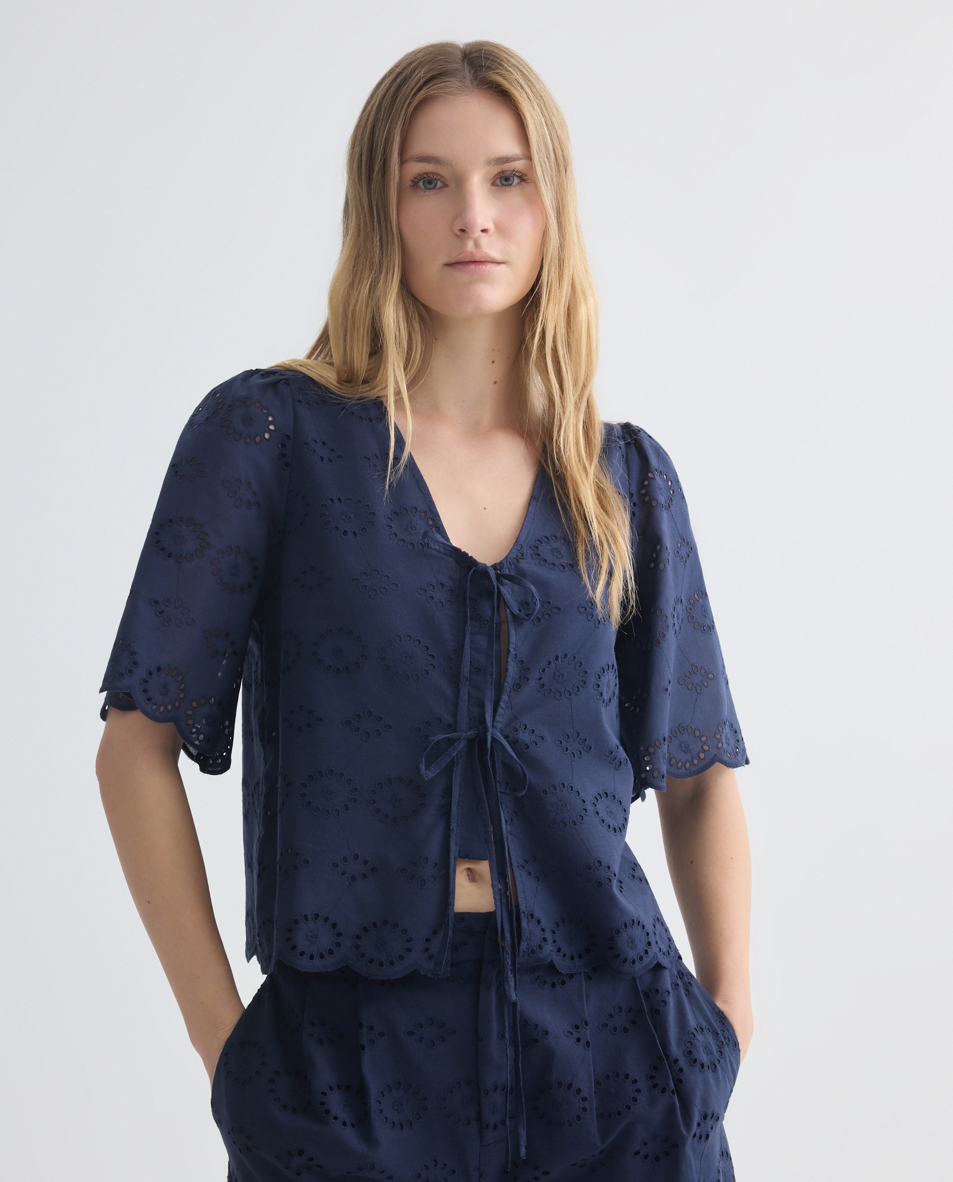 Imagen 0 de Blusa de mujer bordada total look