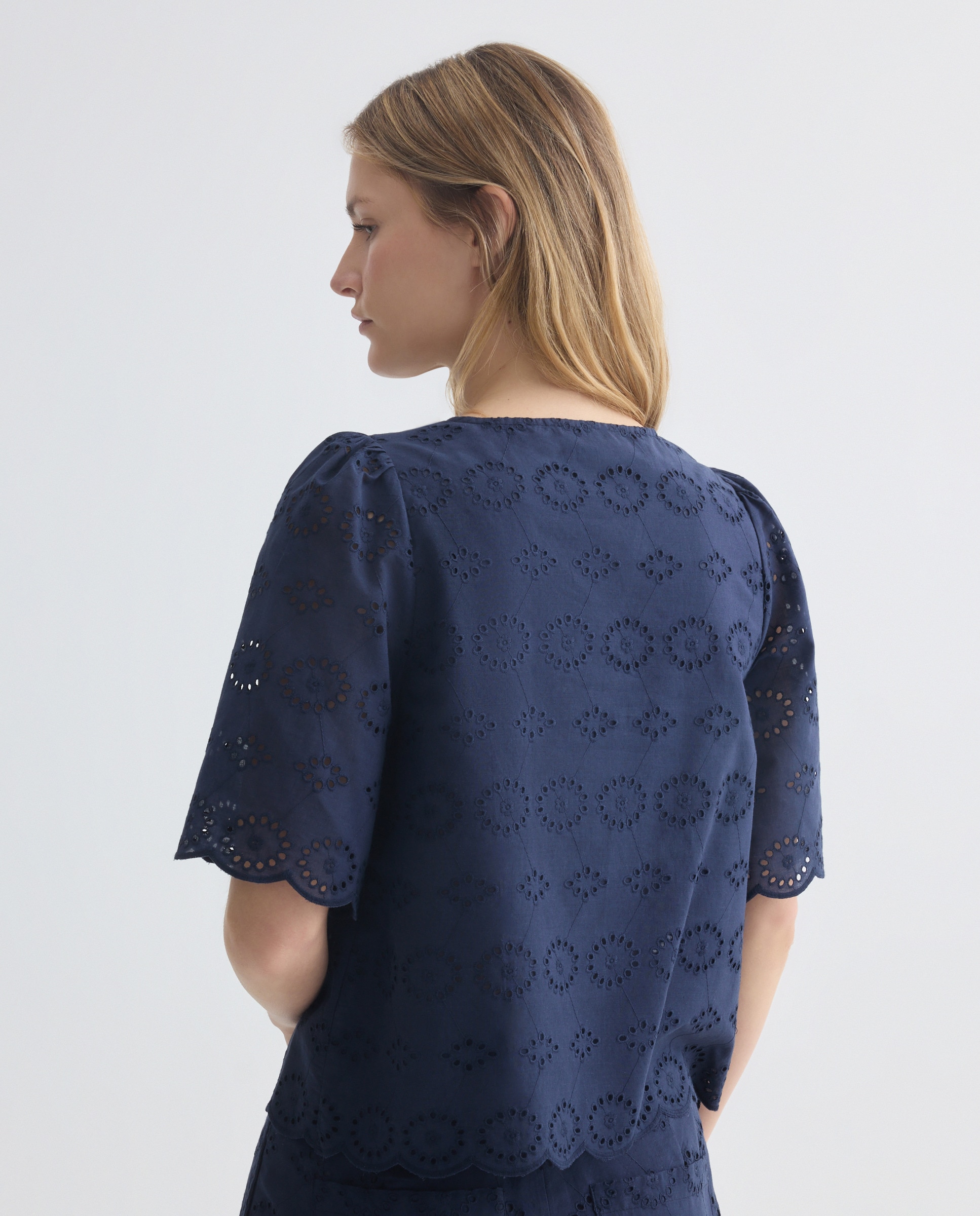 Blusa de mujer bordada total look Azul marino-3