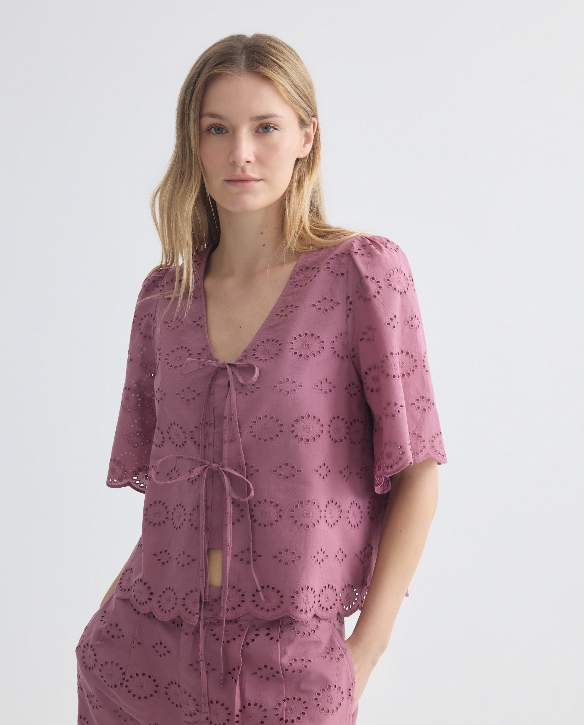 Imagen 0 de Blusa de mujer bordada total look