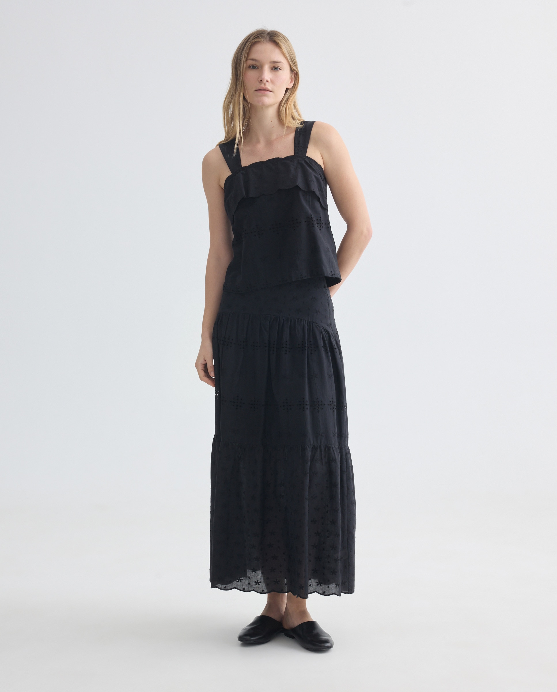 Top de mujer bordado total look Negro-2