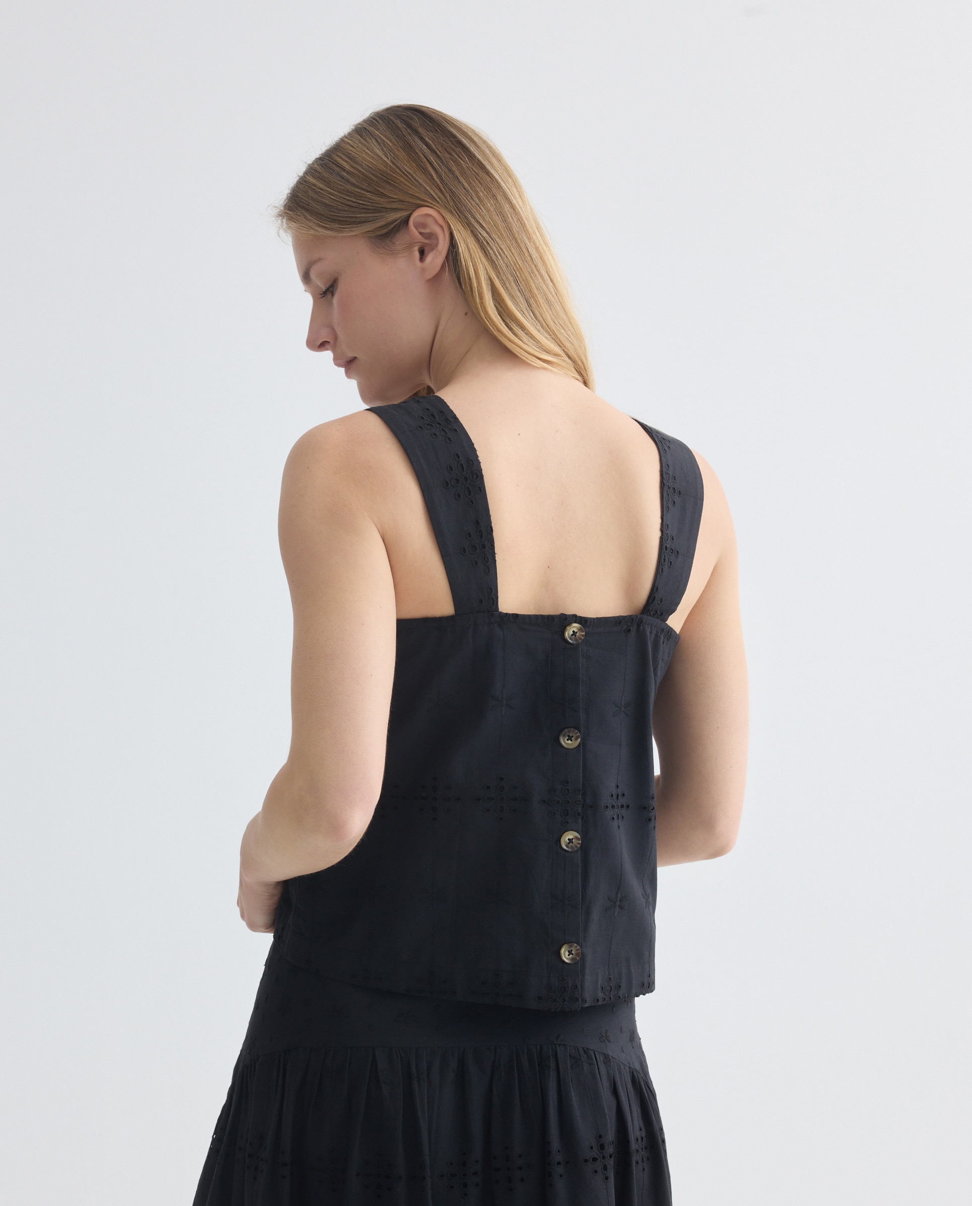 Top de mujer bordado total look Negro-3