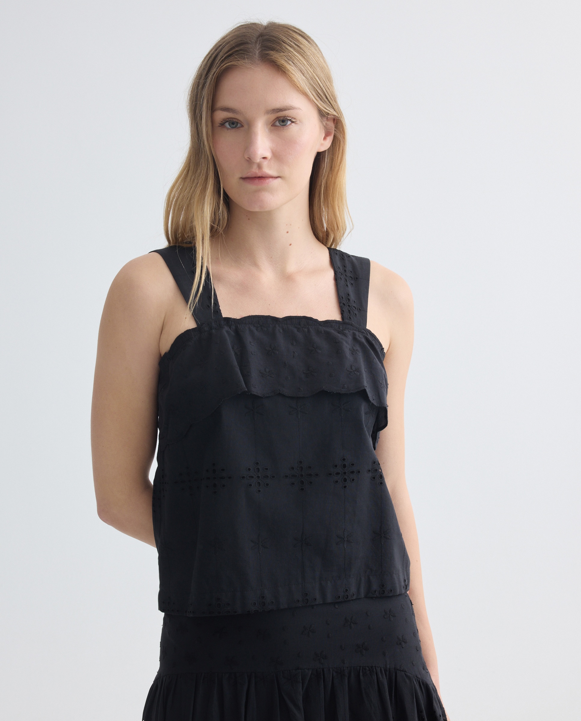 Imagen 0 de Top de mujer bordado total look