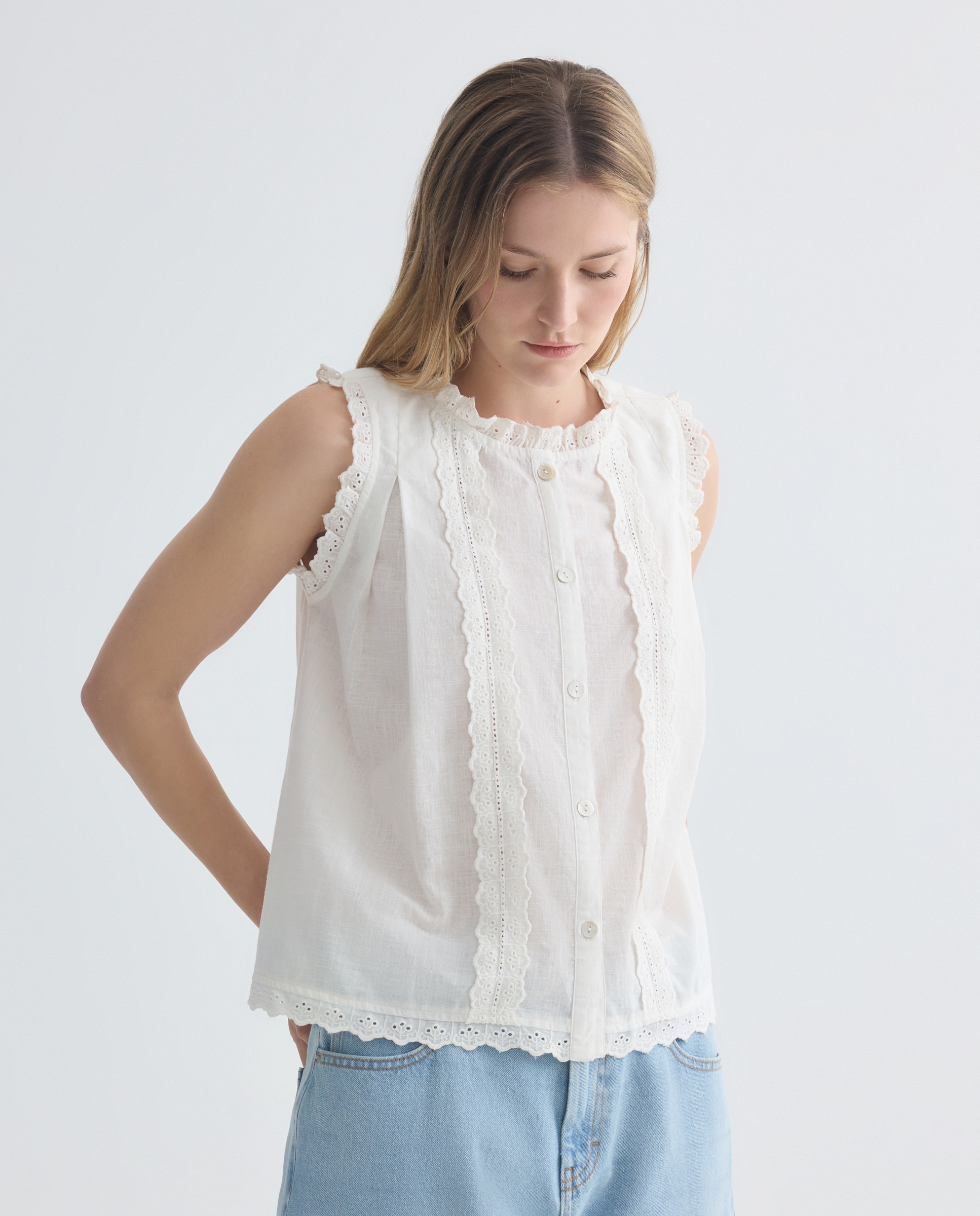 Imagen 0 de Blusa de mujer con bordados evasé