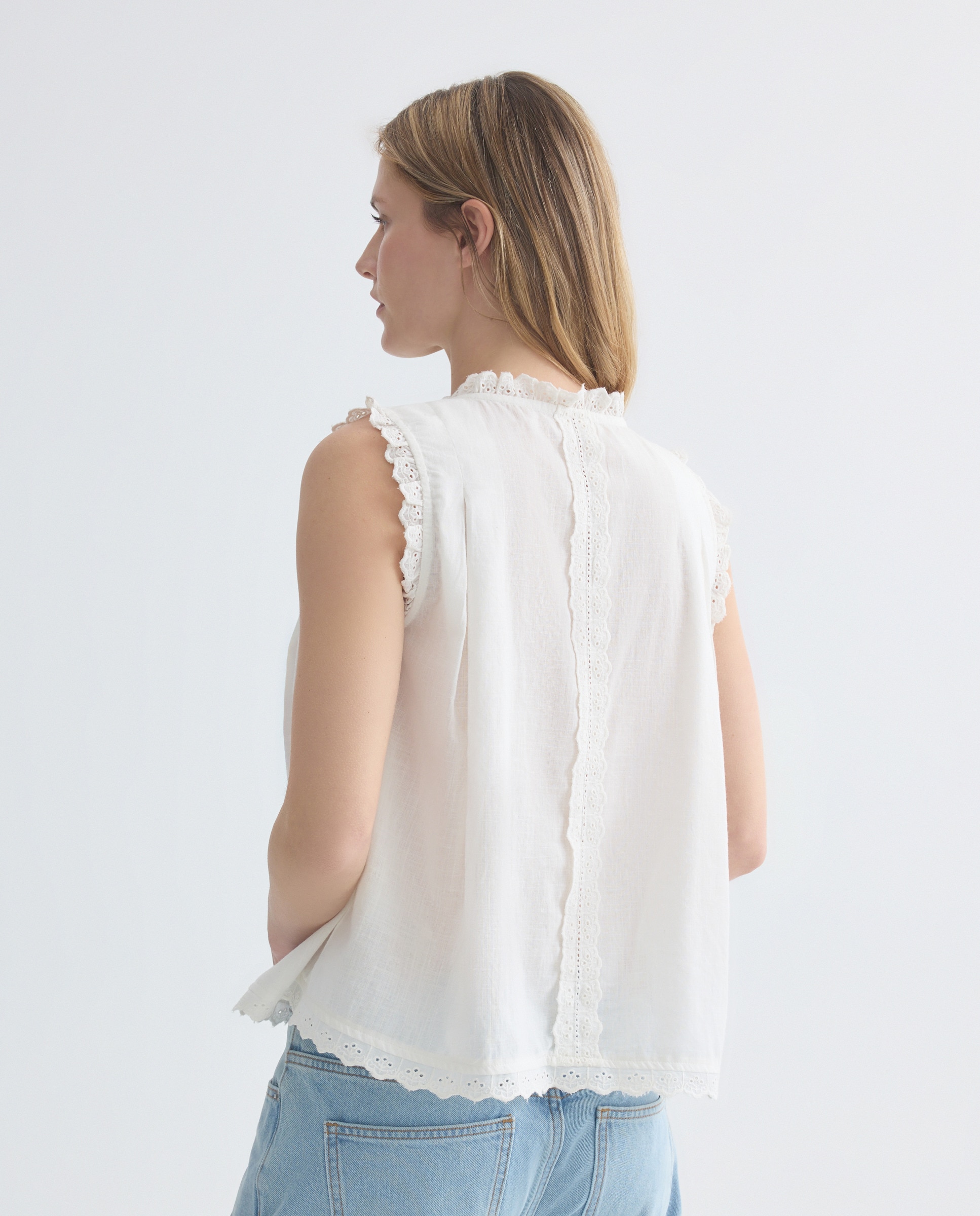 Blusa de mujer con bordados evasé Blanco-3