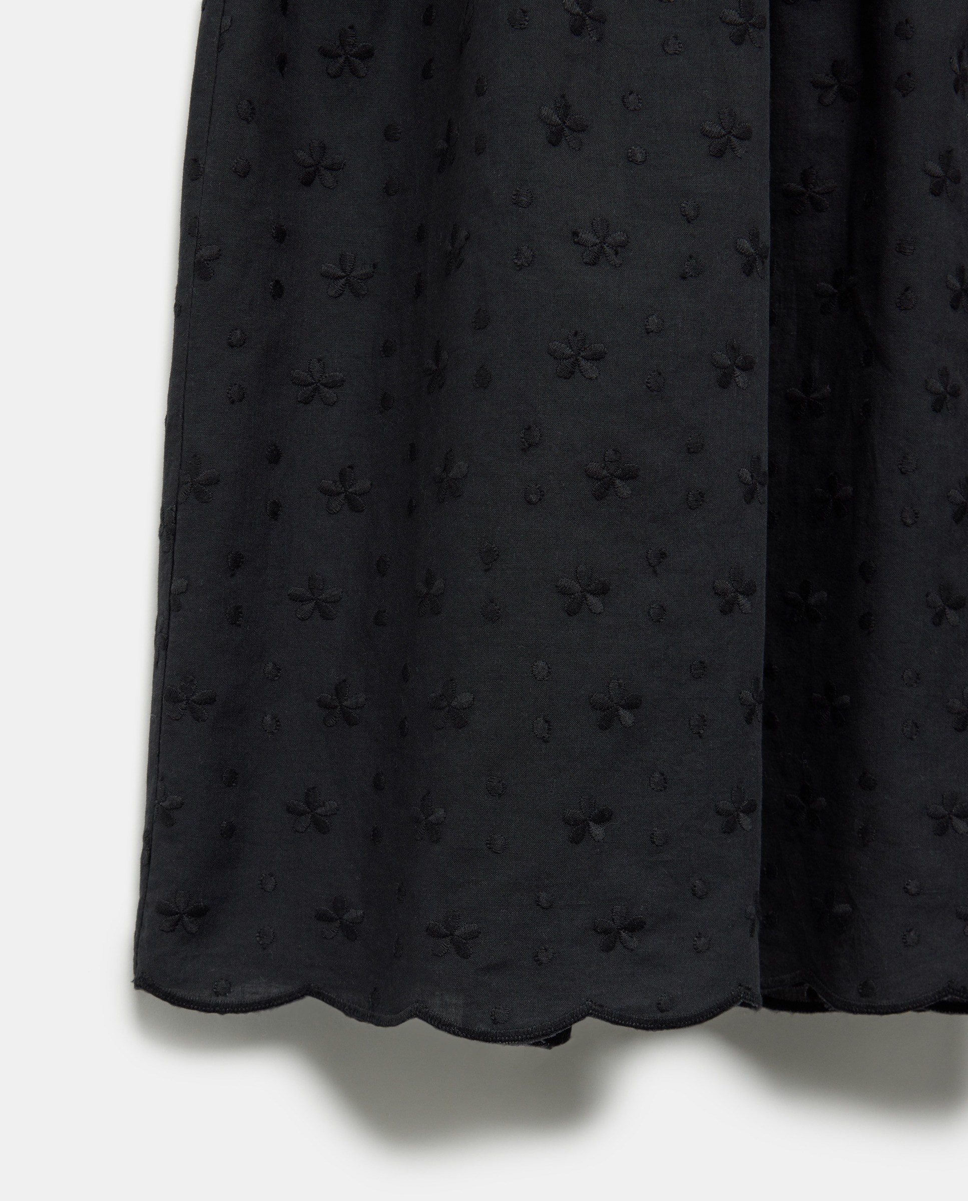Falda de mujer bordada total look Negro-5