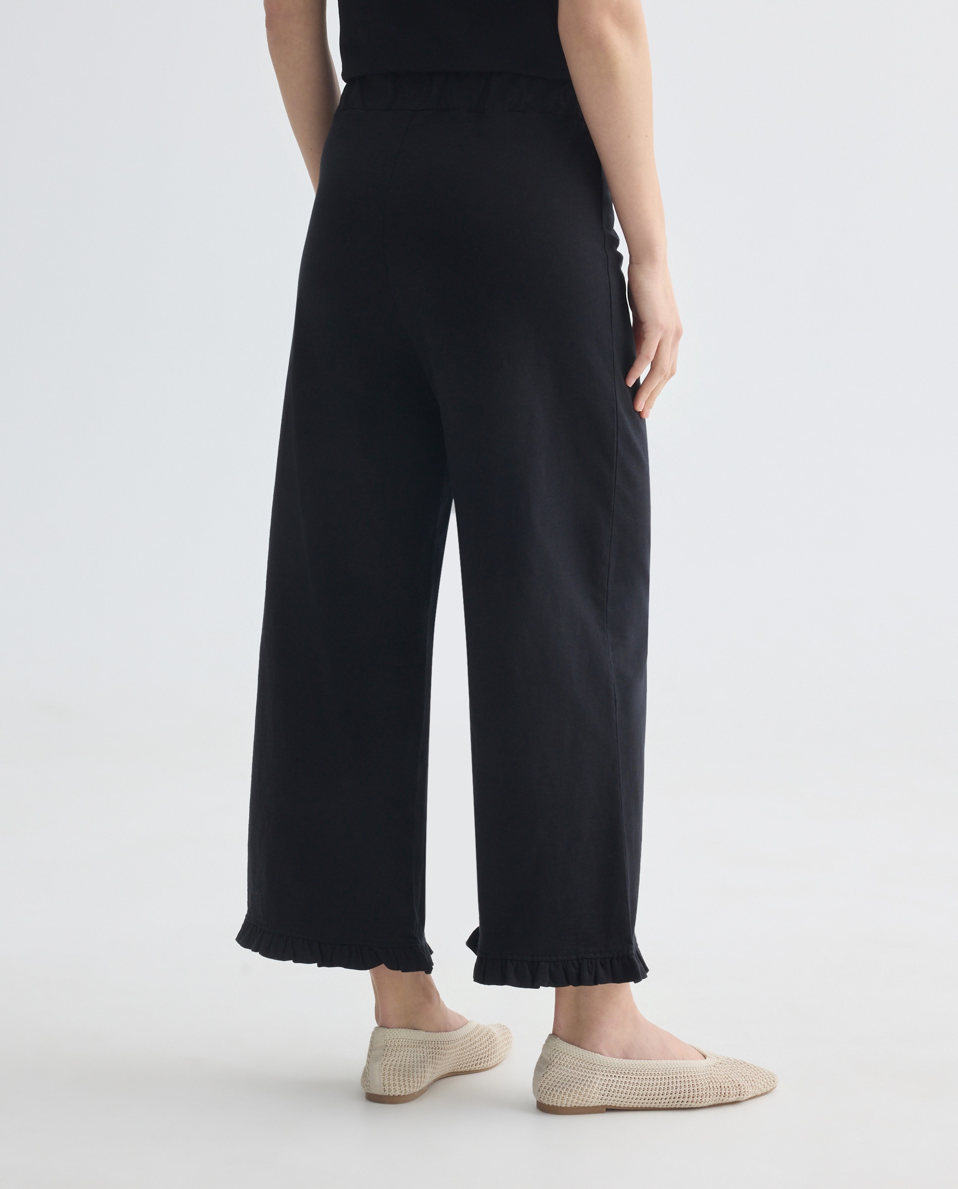 Pantalón ancho mujer con volantes en el bajo 800 Negro-3