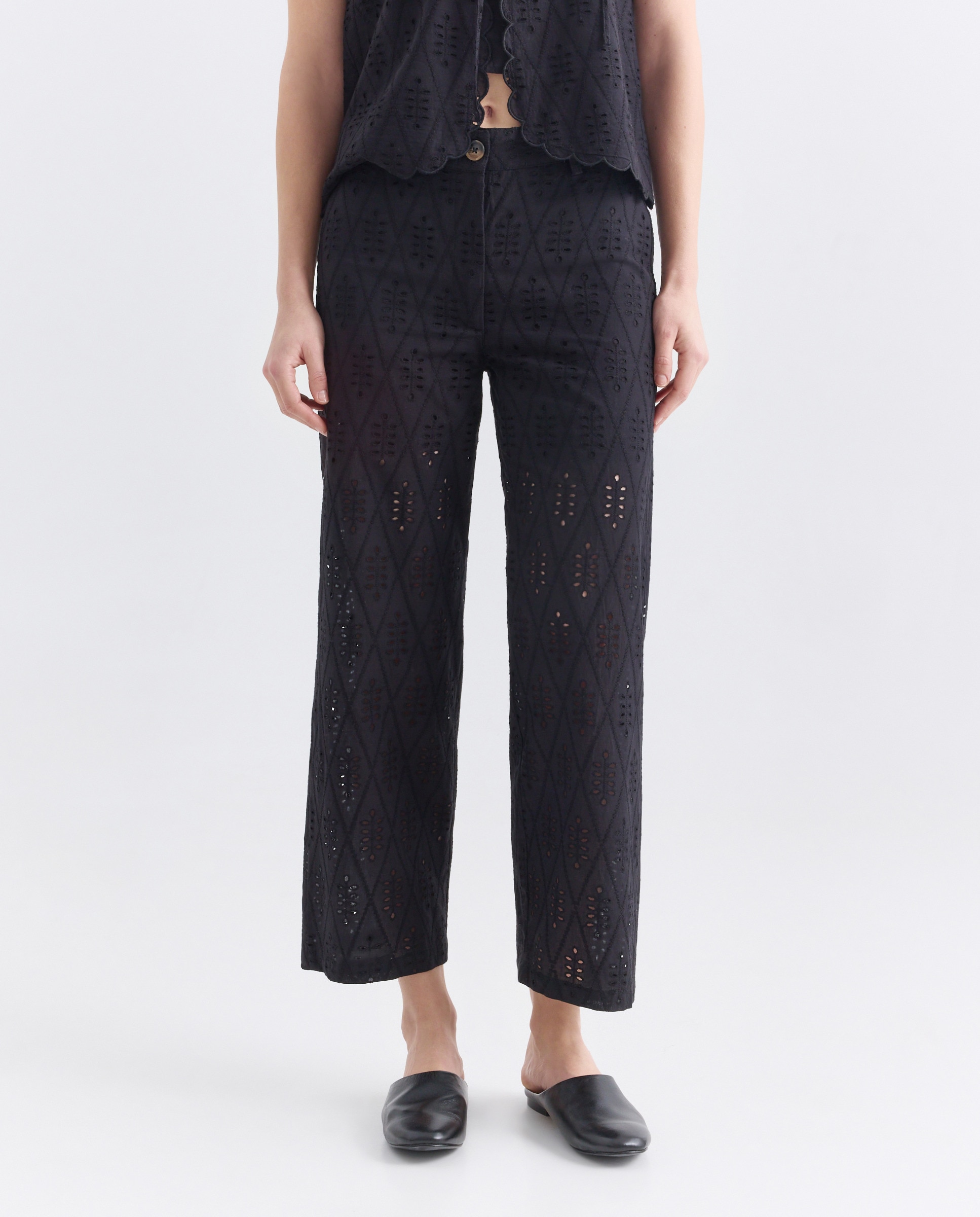 Pantalón de mujer bordado total look Negro-2