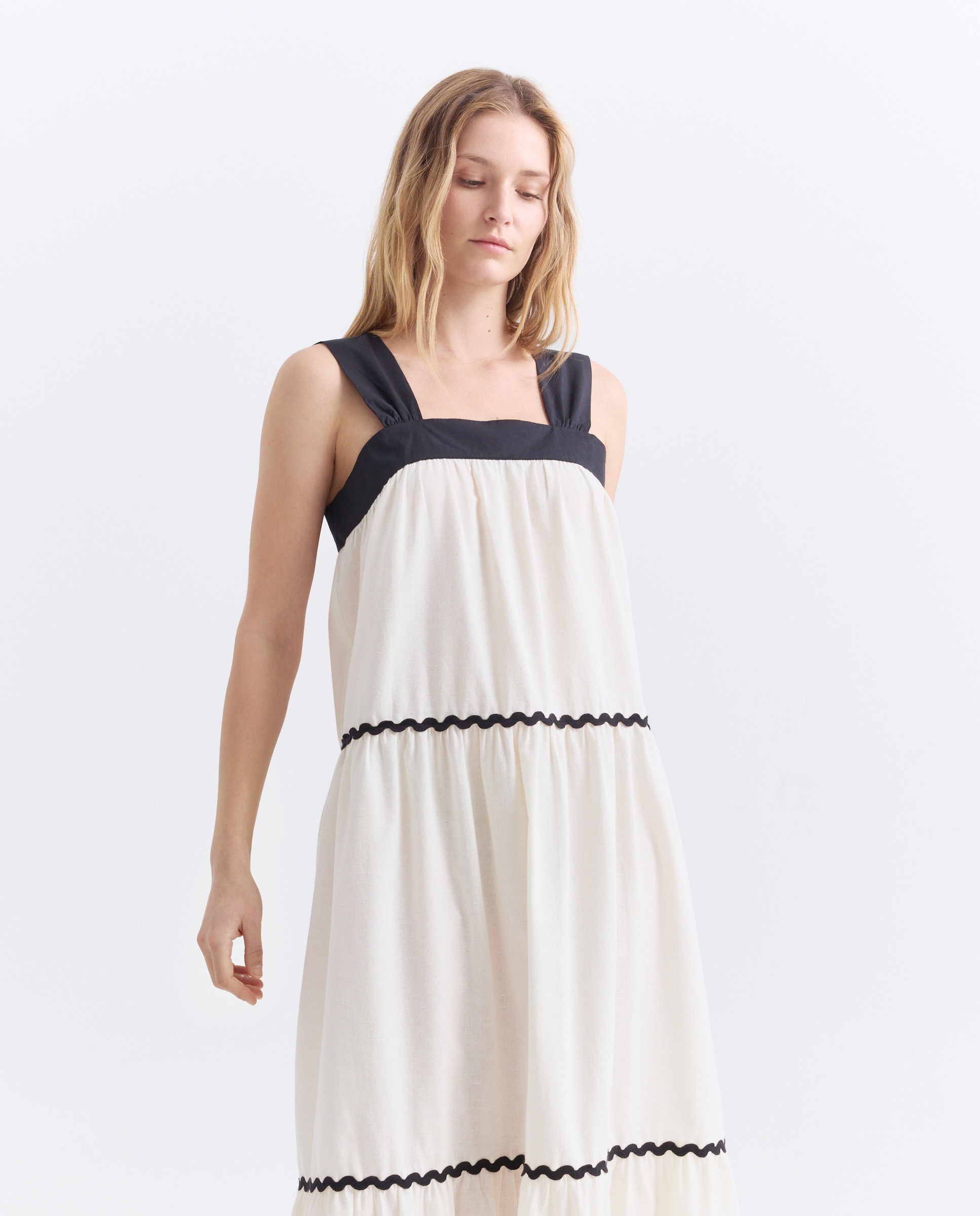 Imagen 0 de Vestido de mujer con contraste