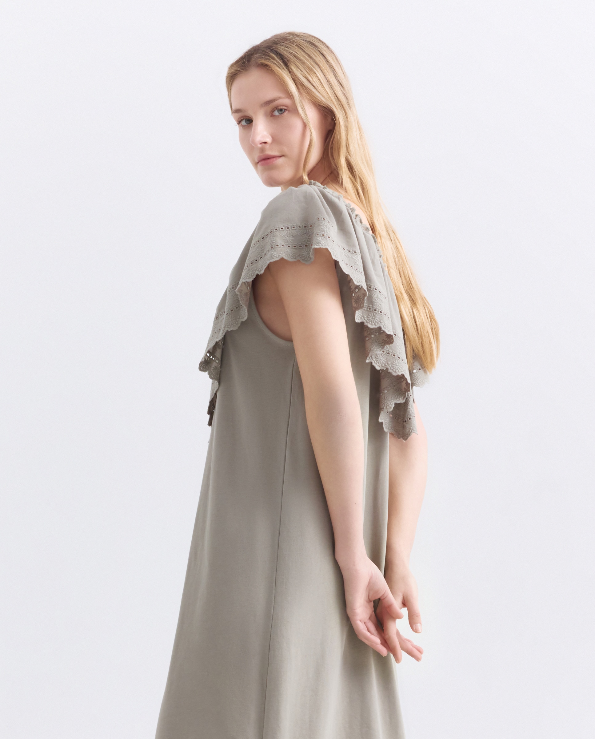 Vestido de mujer de algodón con volante schiffly 500 VERDE-2