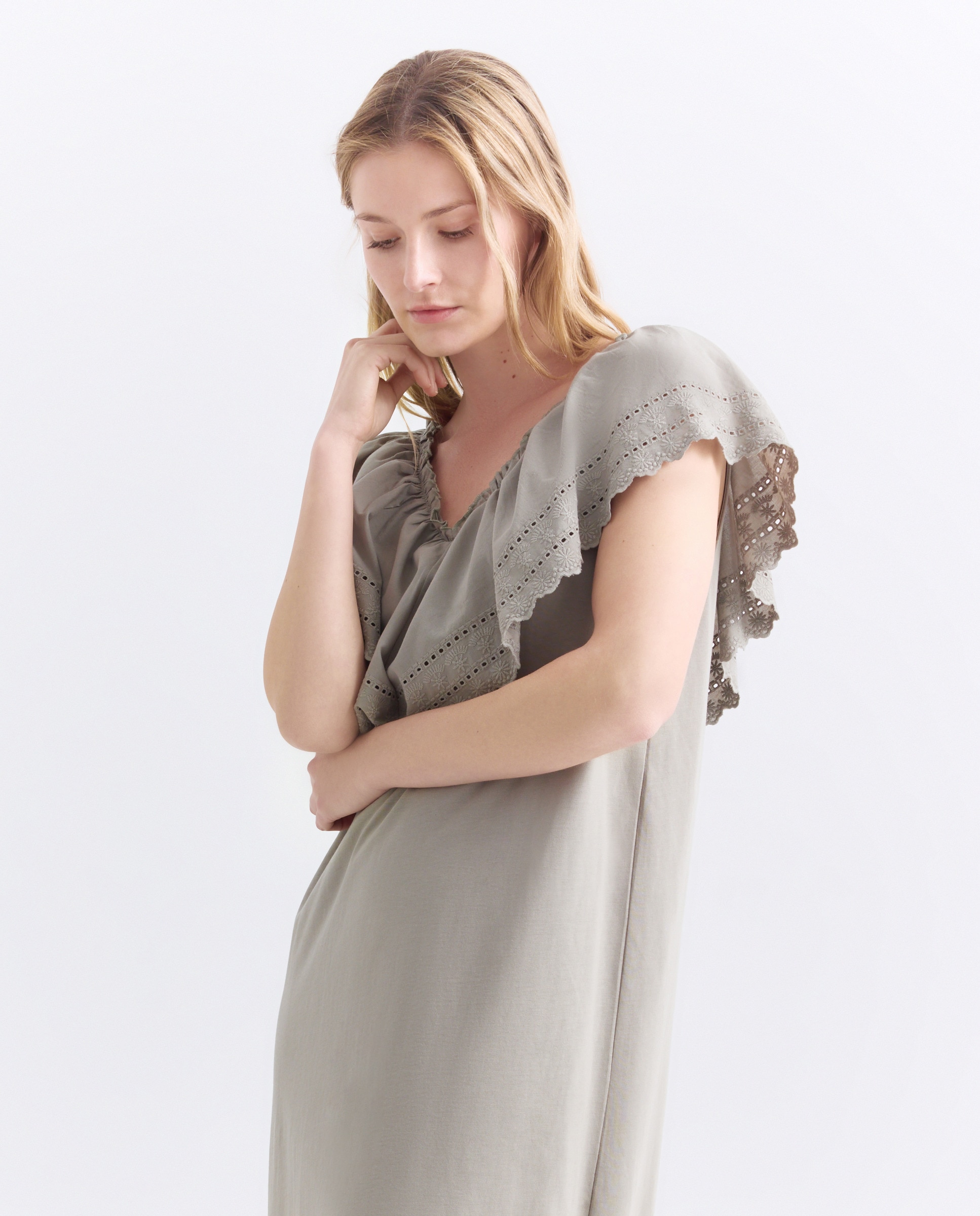 Vestido de mujer de algodón con volante schiffly 500 VERDE-3