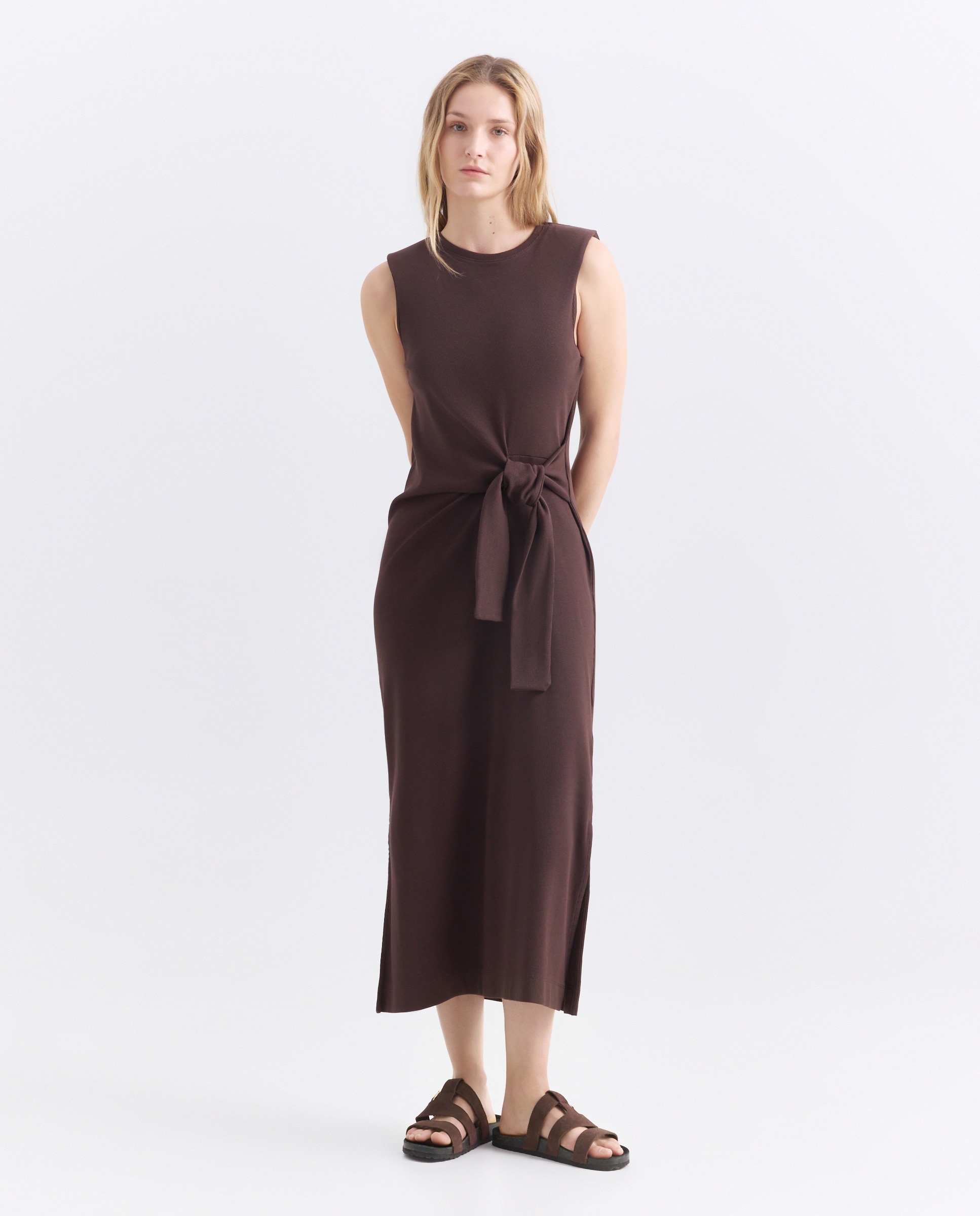 Imagen 0 de Vestido de mujer canalé manga corta y cinturón