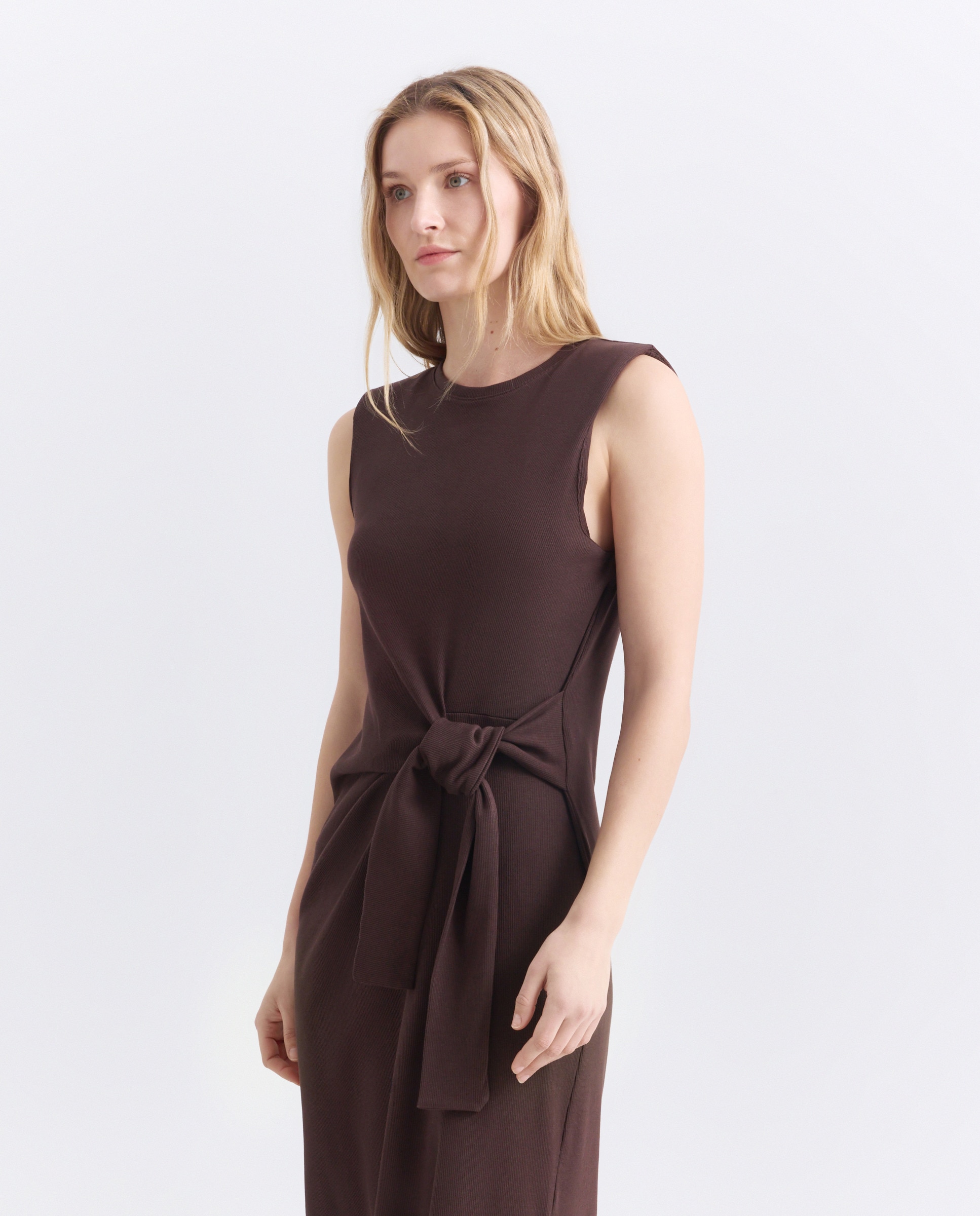 Vestido de mujer canalé manga corta y cinturón Chocolate-2