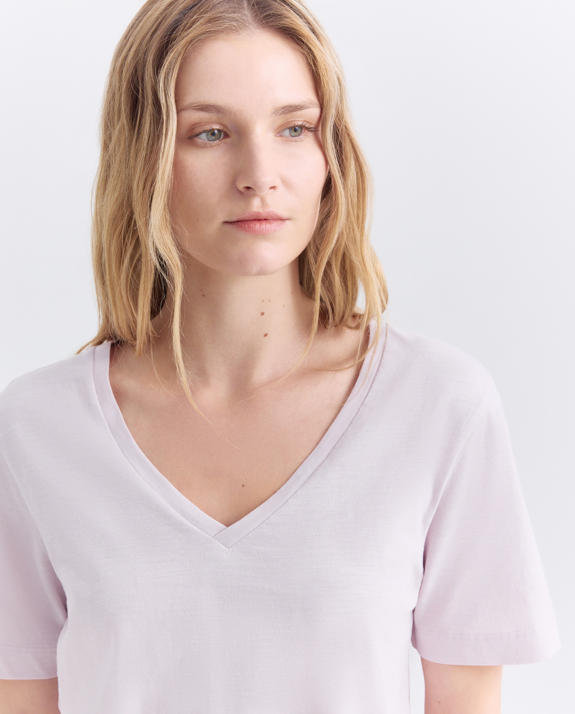 Camiseta básica de mujer cuello pico 283 Lavanda-4