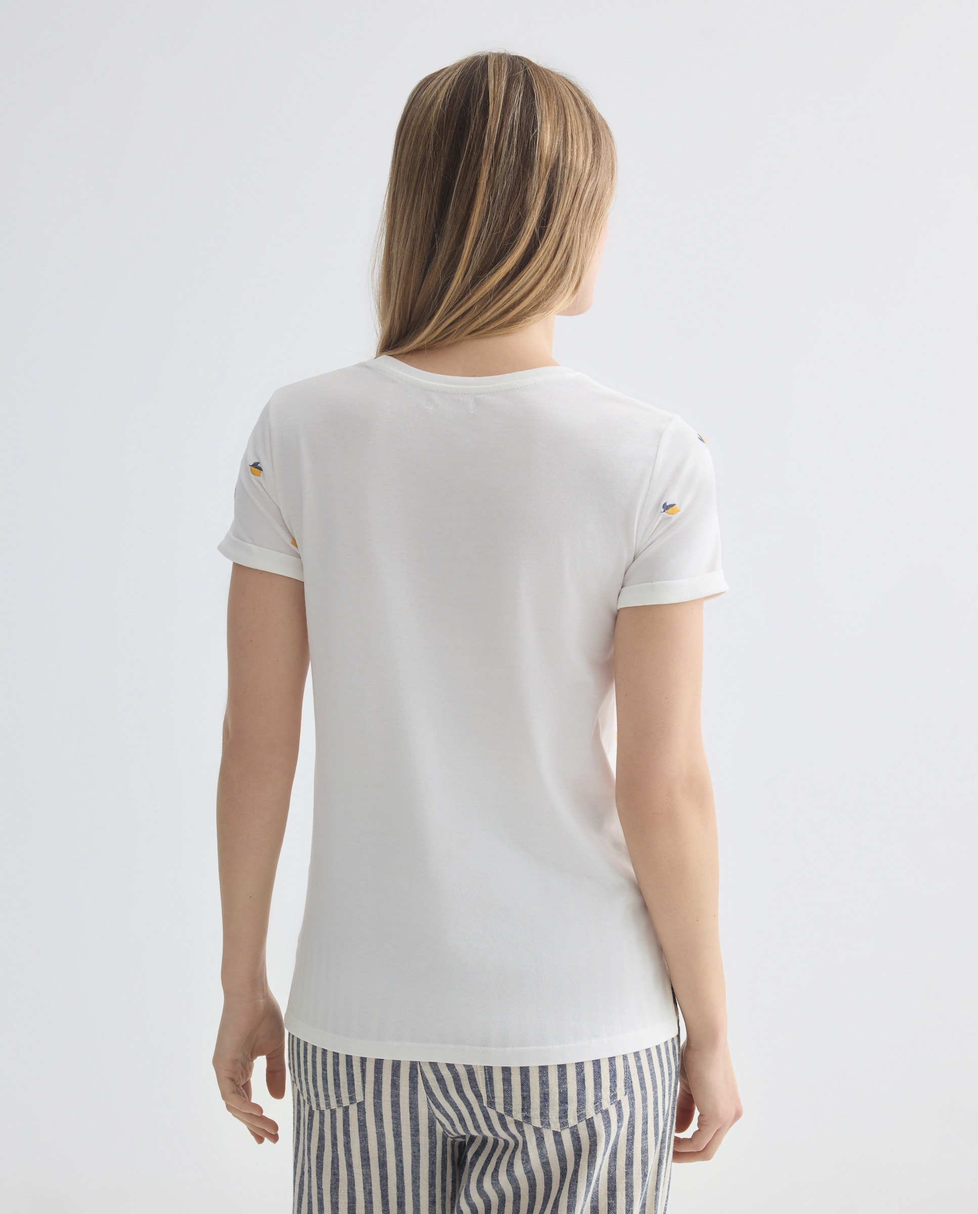 Camiseta de mujer cuello caja estampada bordados Blanco-3