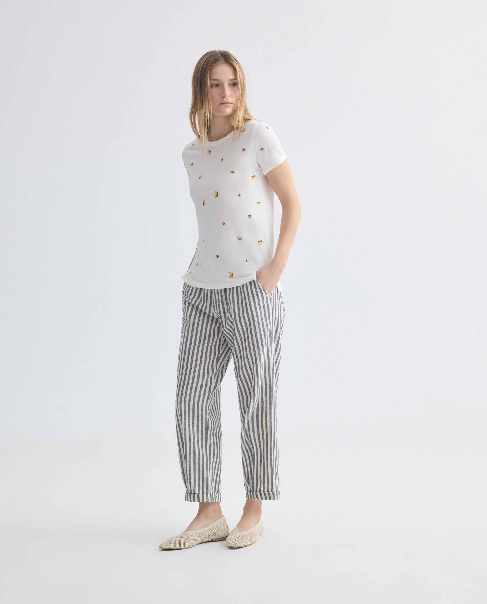 Camiseta de mujer cuello caja estampada bordados Blanco-2