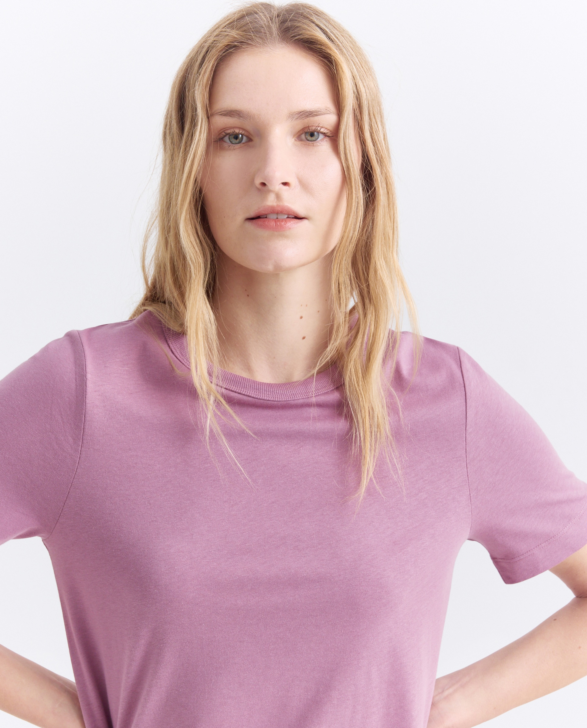 Imagen 0 de Camiseta básica de mujer cuello caja