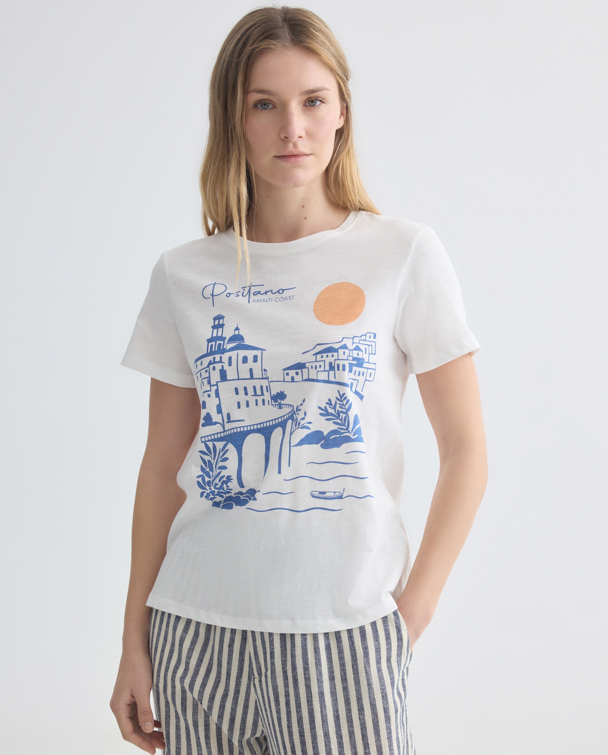 Imagen 0 de Camiseta estampada de mujer cuello caja