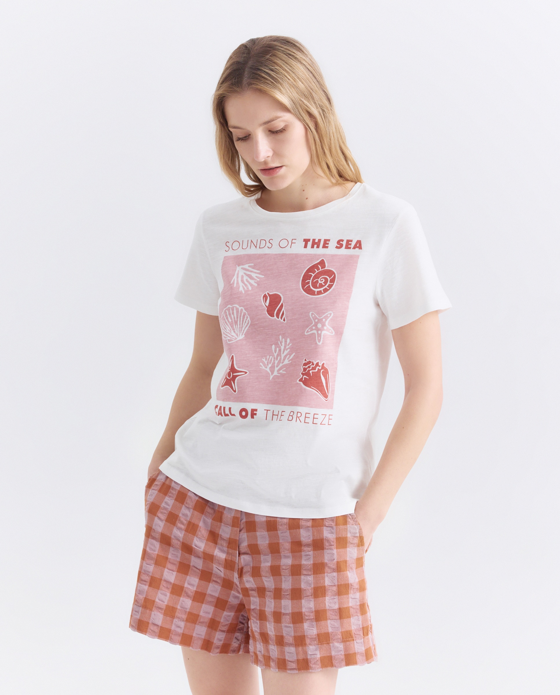 Imagen 0 de Camiseta estampada de mujer cuello caja