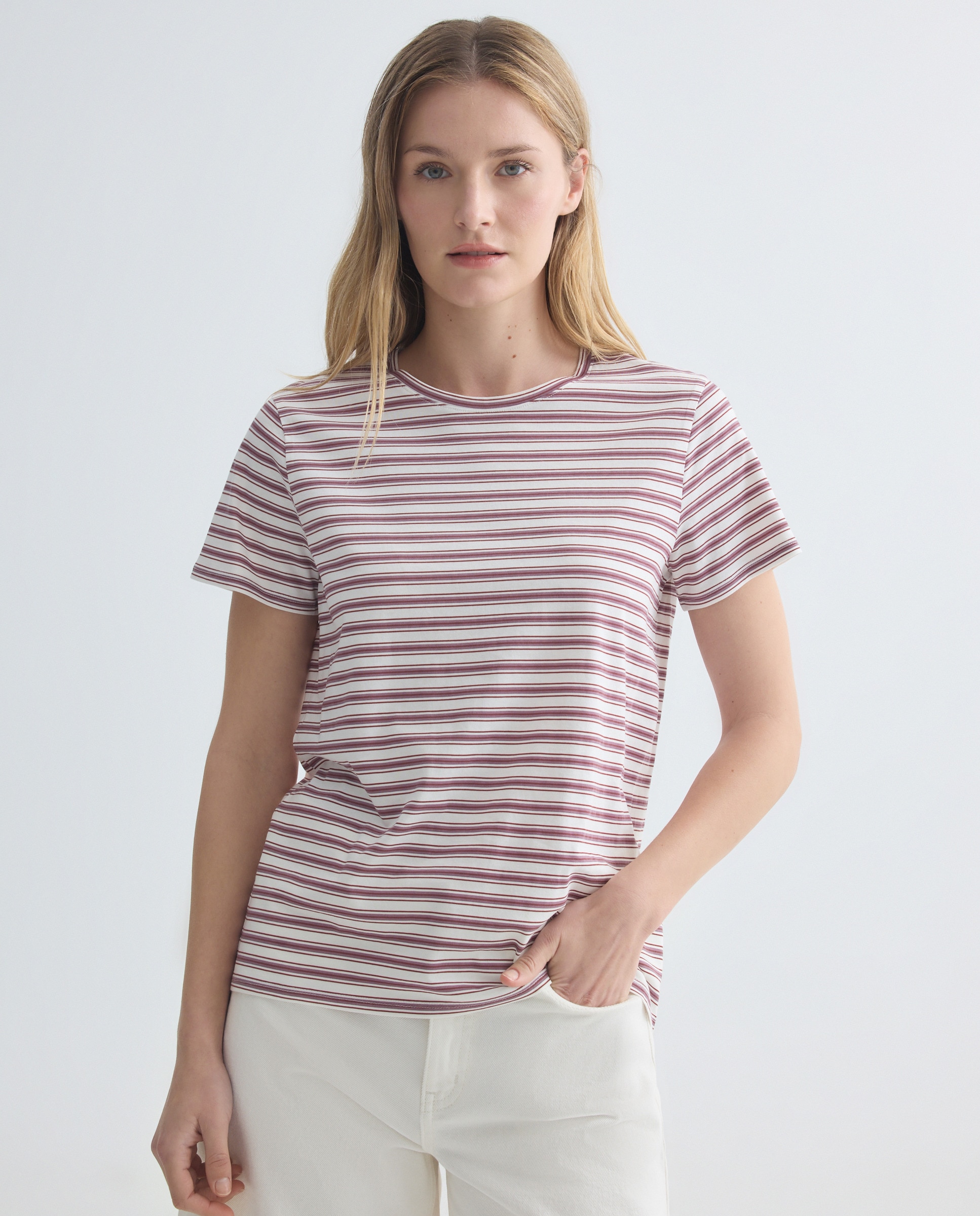 Imagen 0 de Camiseta estampada de mujer cuello caja