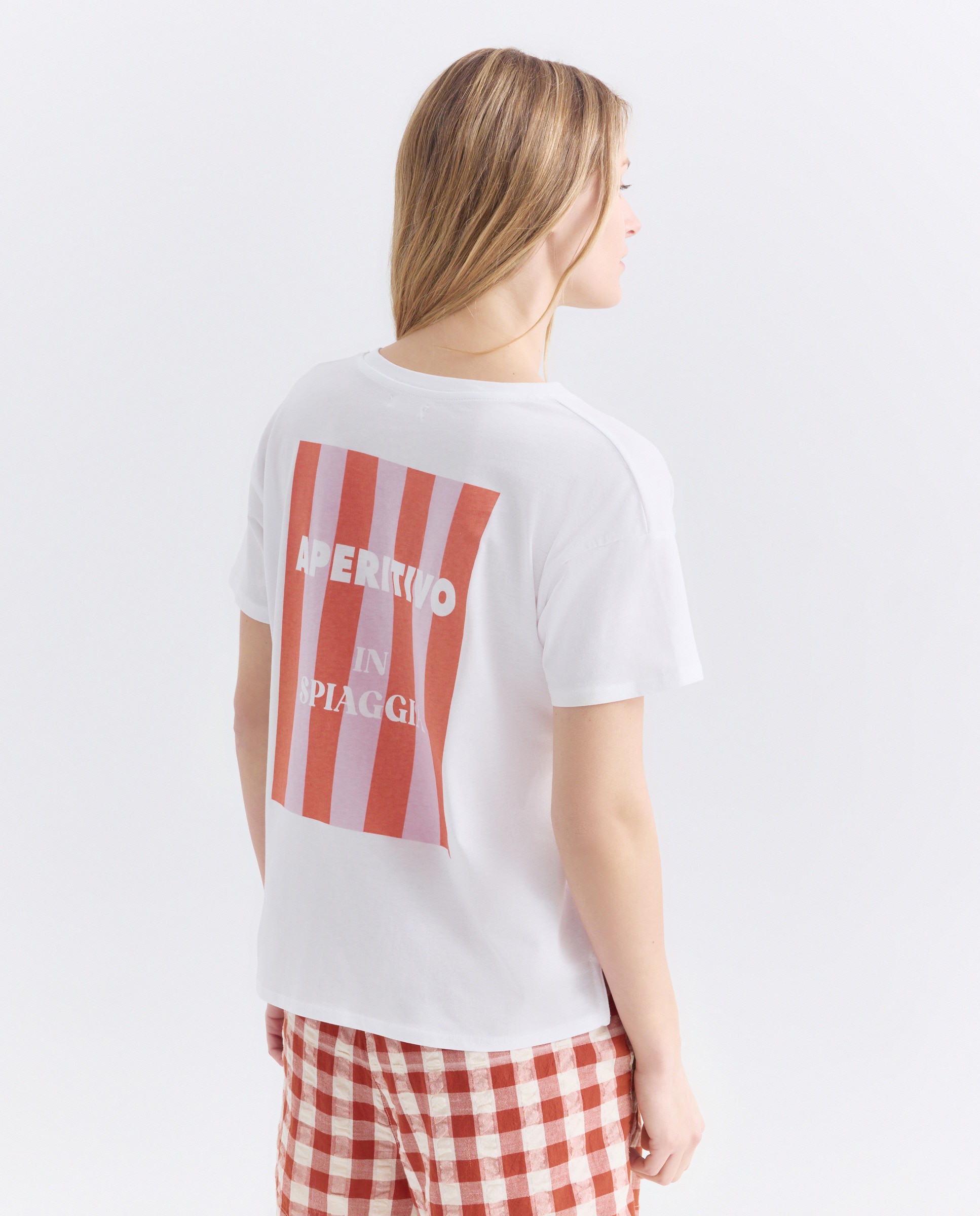 Imagen 0 de Camiseta de mujer cuello caja oversize print espalda