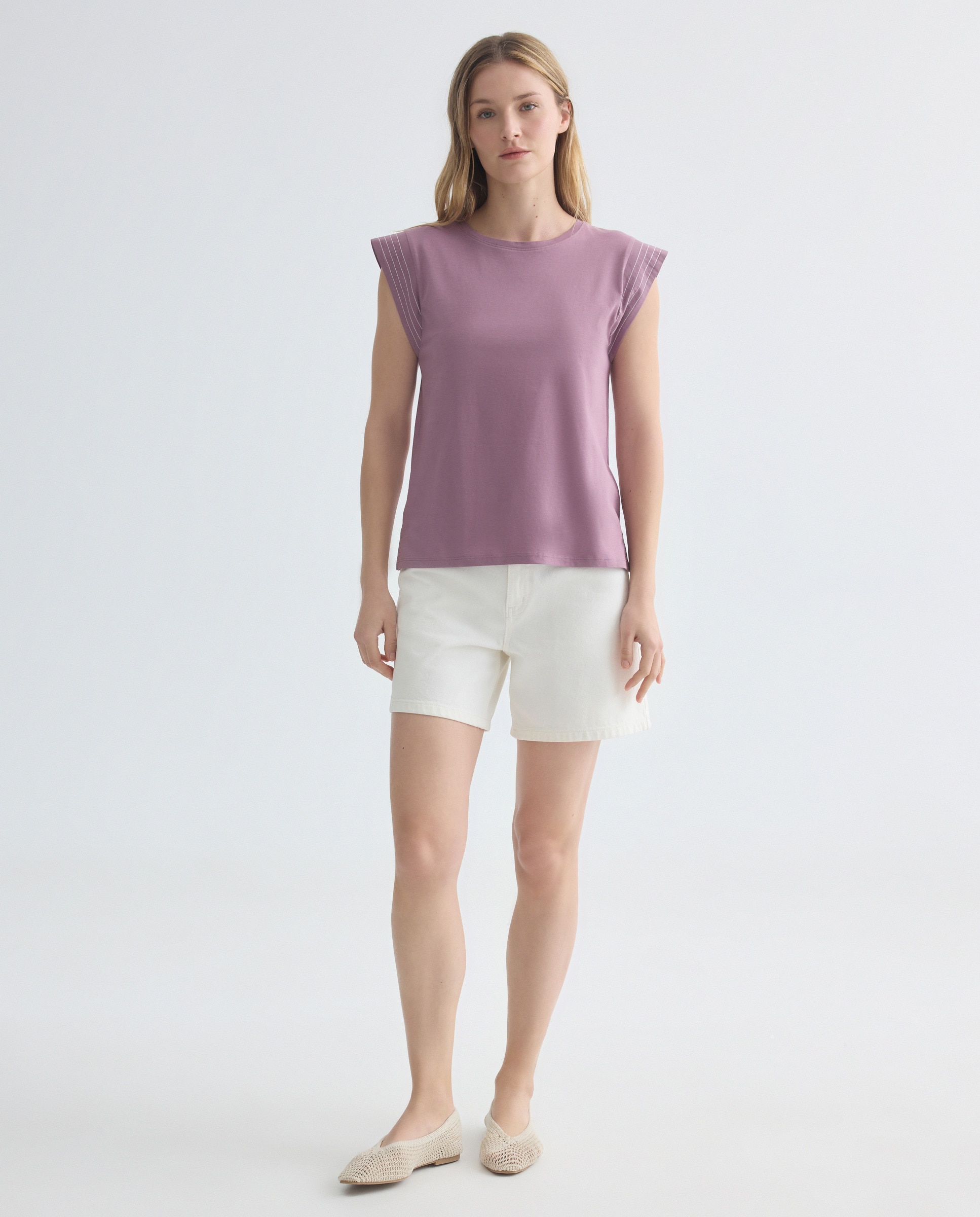 Camiseta de mujer cuello caja con solapa en hombro Morado-2