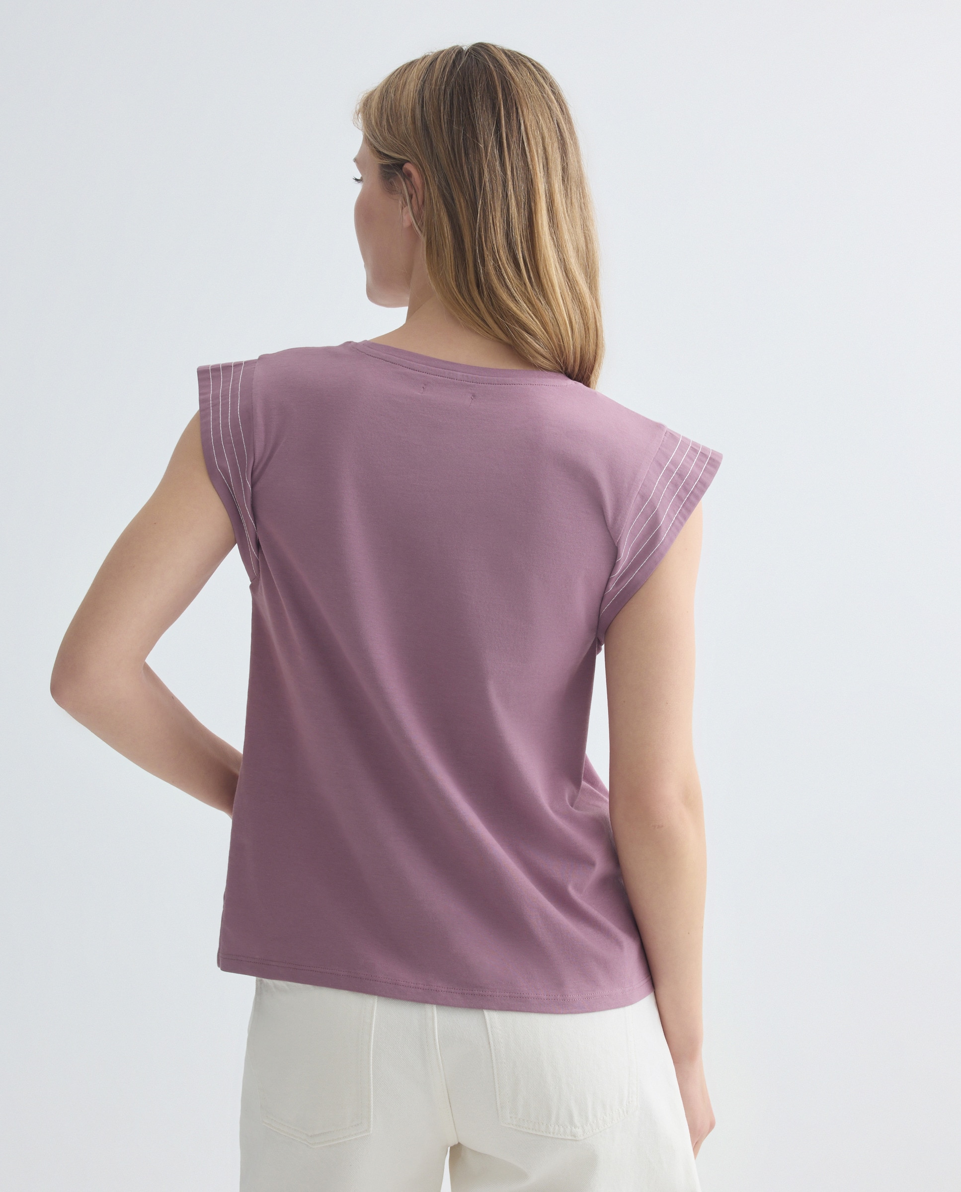 Camiseta de mujer cuello caja con solapa en hombro Morado-3