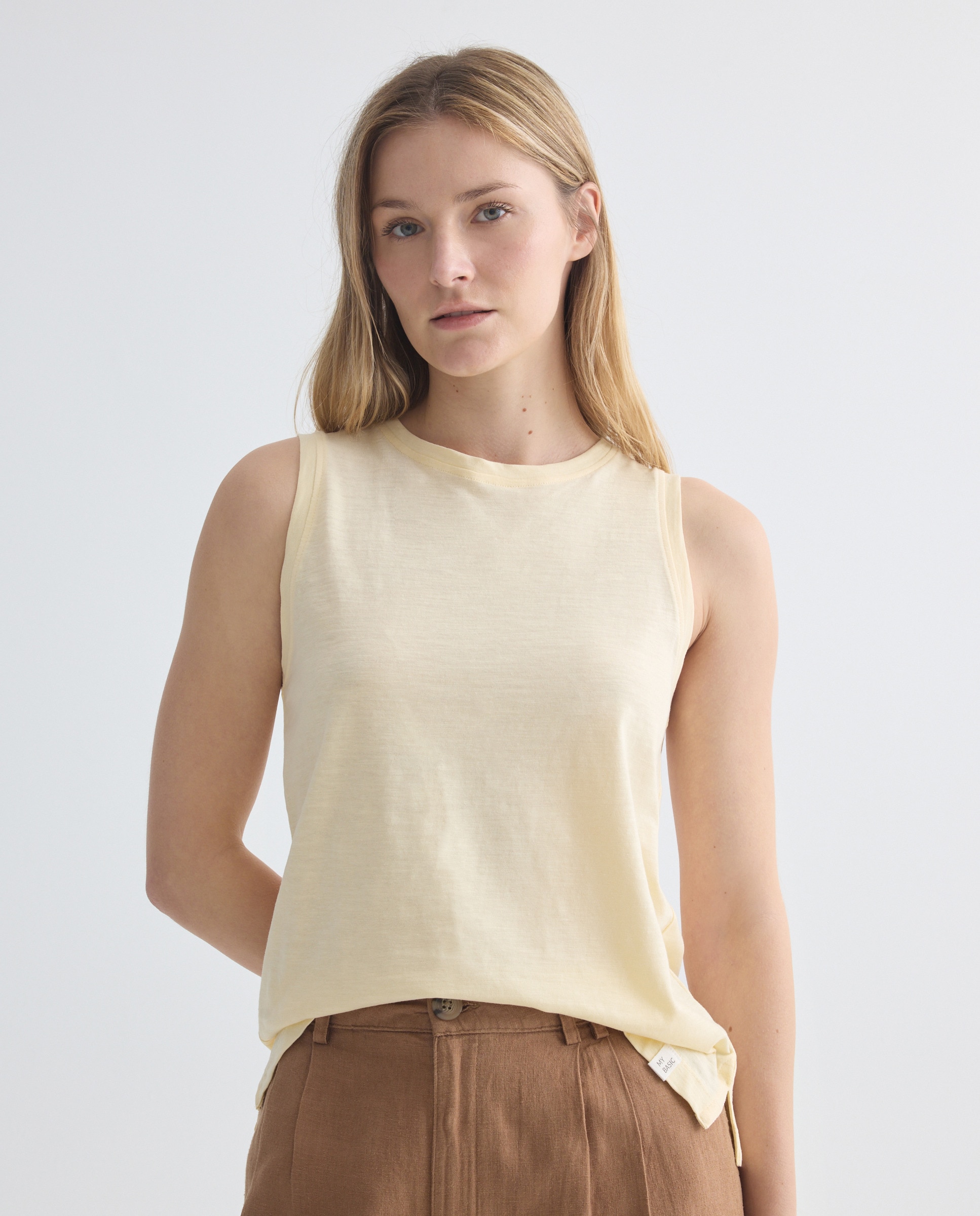 Imagen 0 de Camiseta básica sin mangas de mujer cuello caja