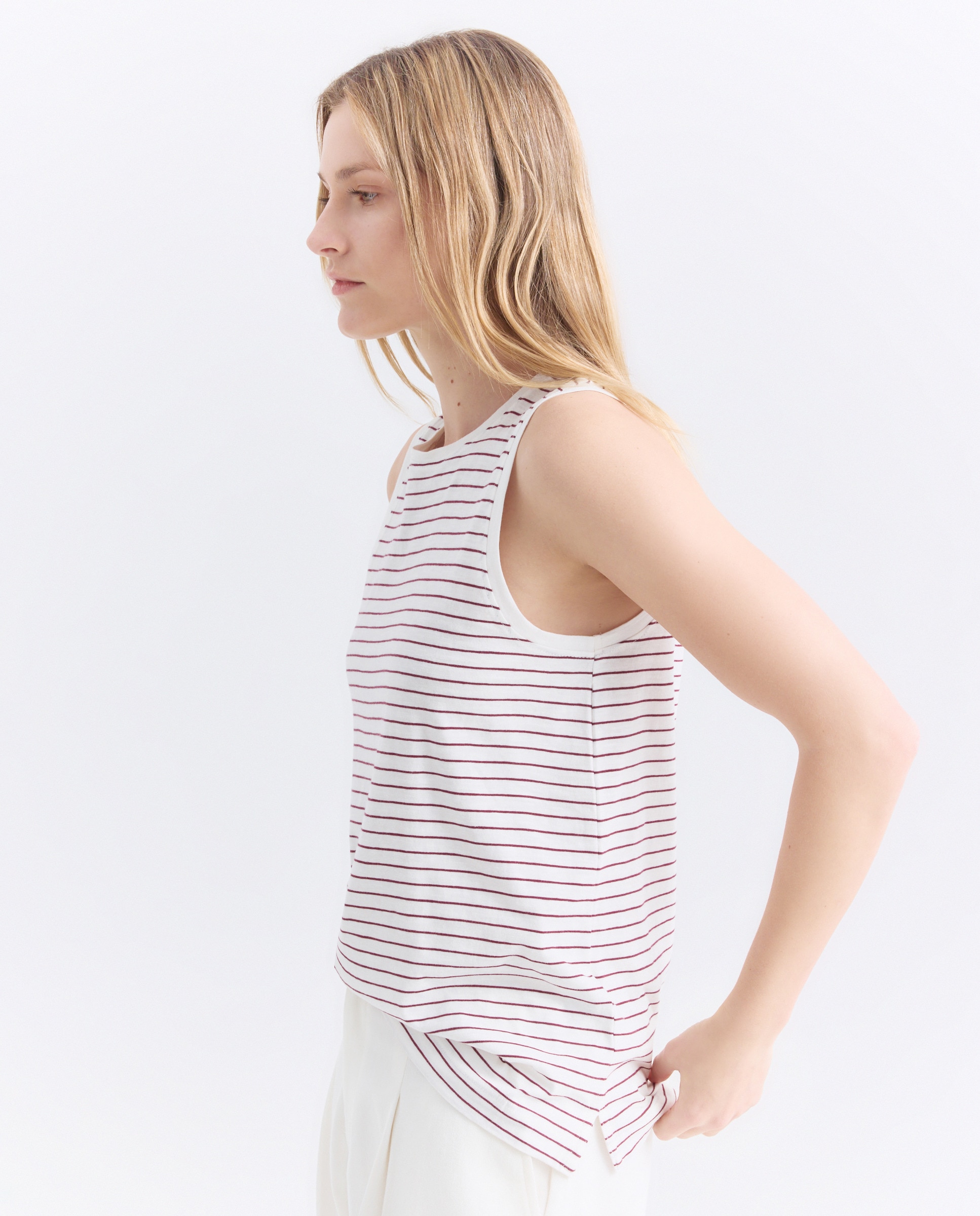 Imagen 0 de Camiseta básica sin mangas de mujer cuello caja