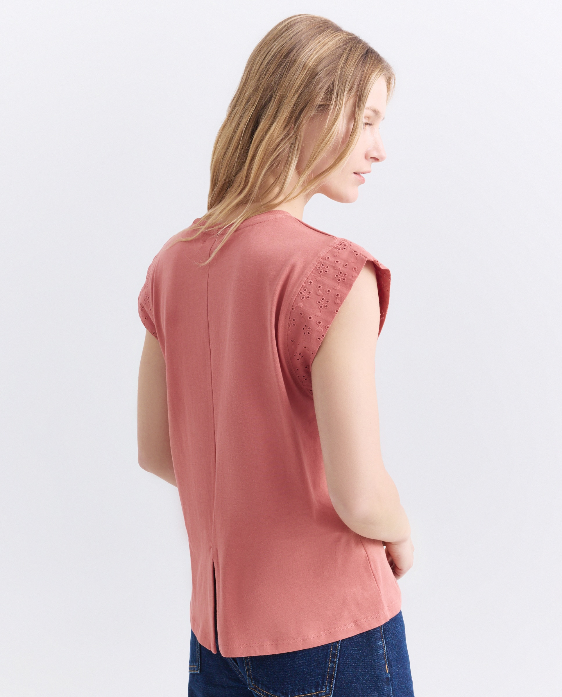 Camiseta sin mangas de mujer con detalle bordado en hombro 230 Rosa oscuro-3