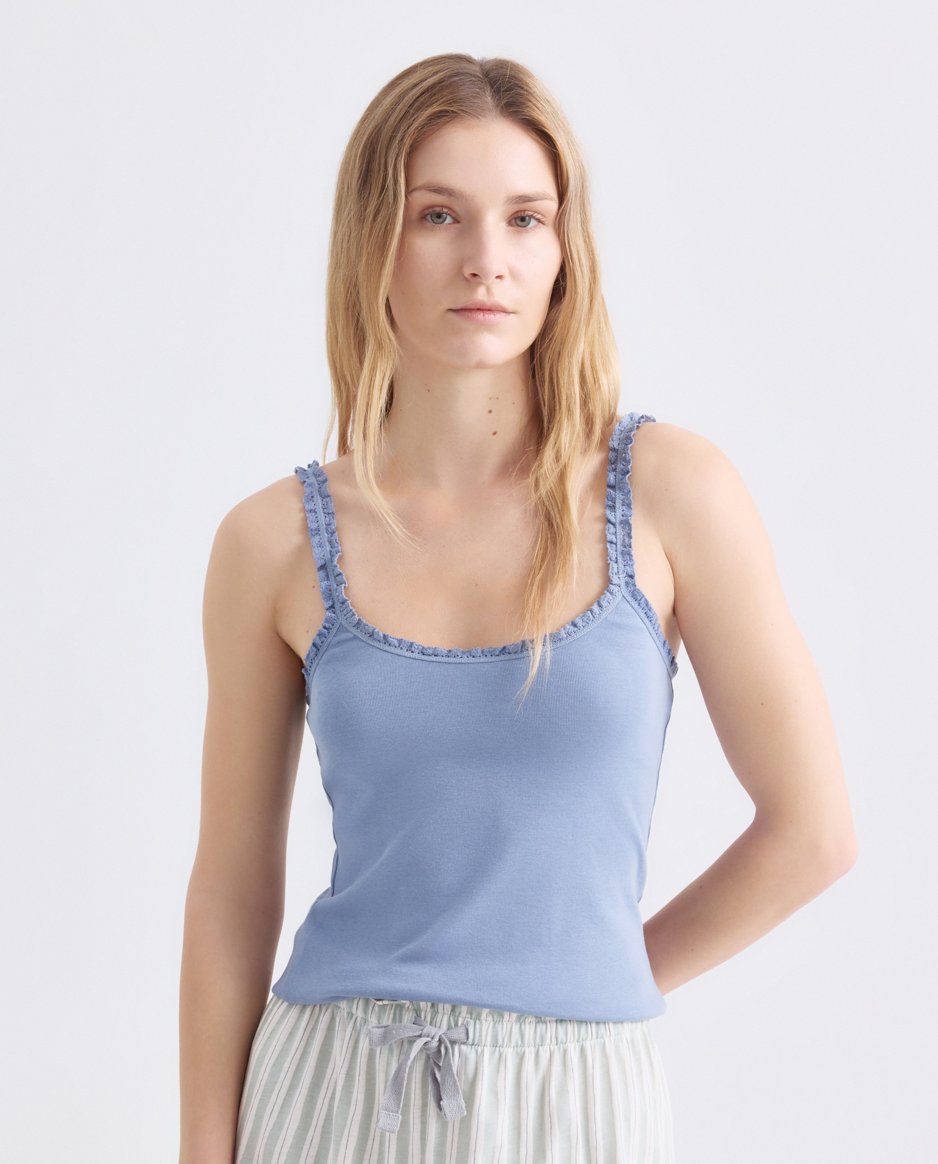 Imagen 0 de Camiseta mujer algodón tirante crochet