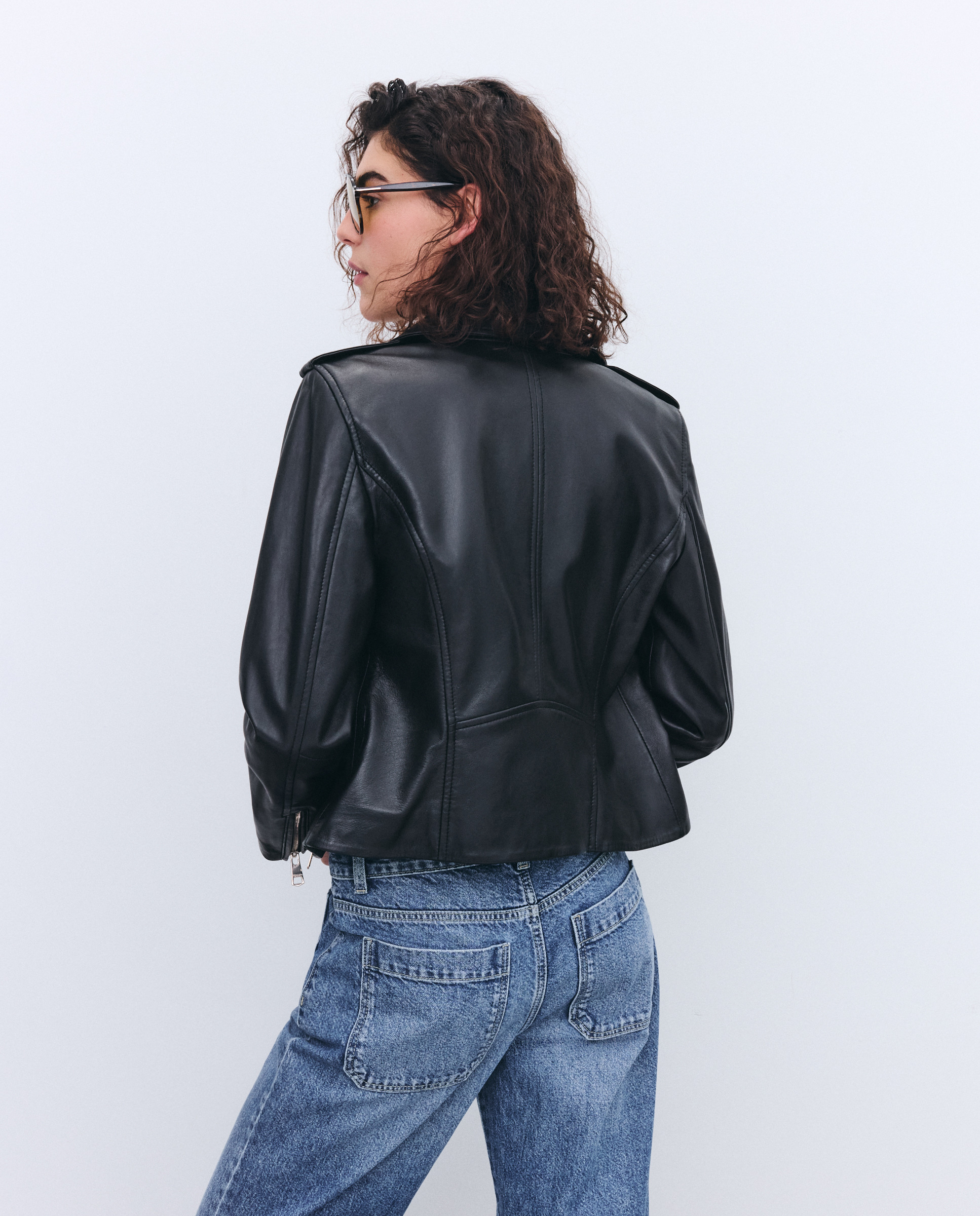 Blusão Biker em Pele com Aba e Mini Bolso Preto-3