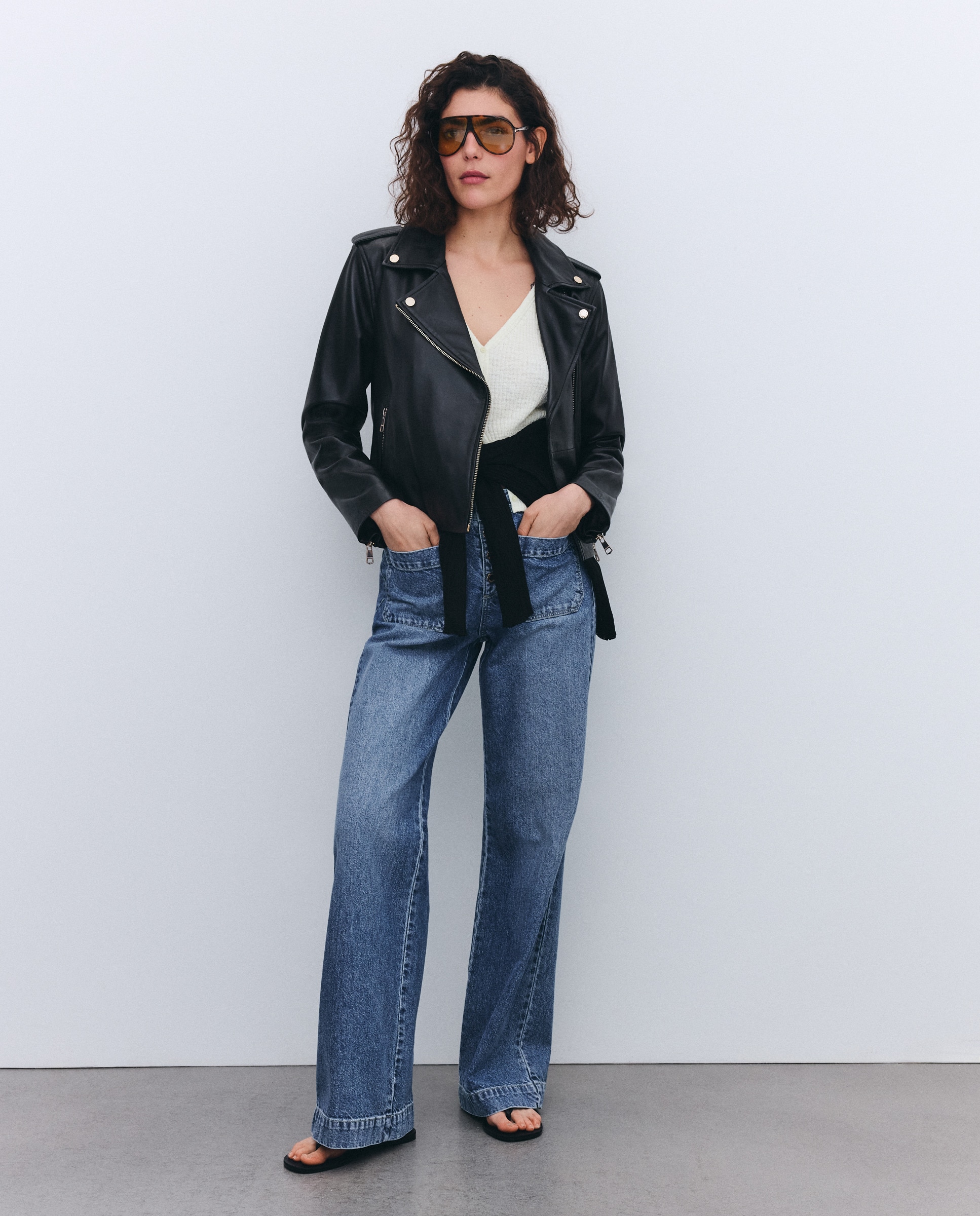 Blusão Biker em Pele com Aba e Mini Bolso Preto-1