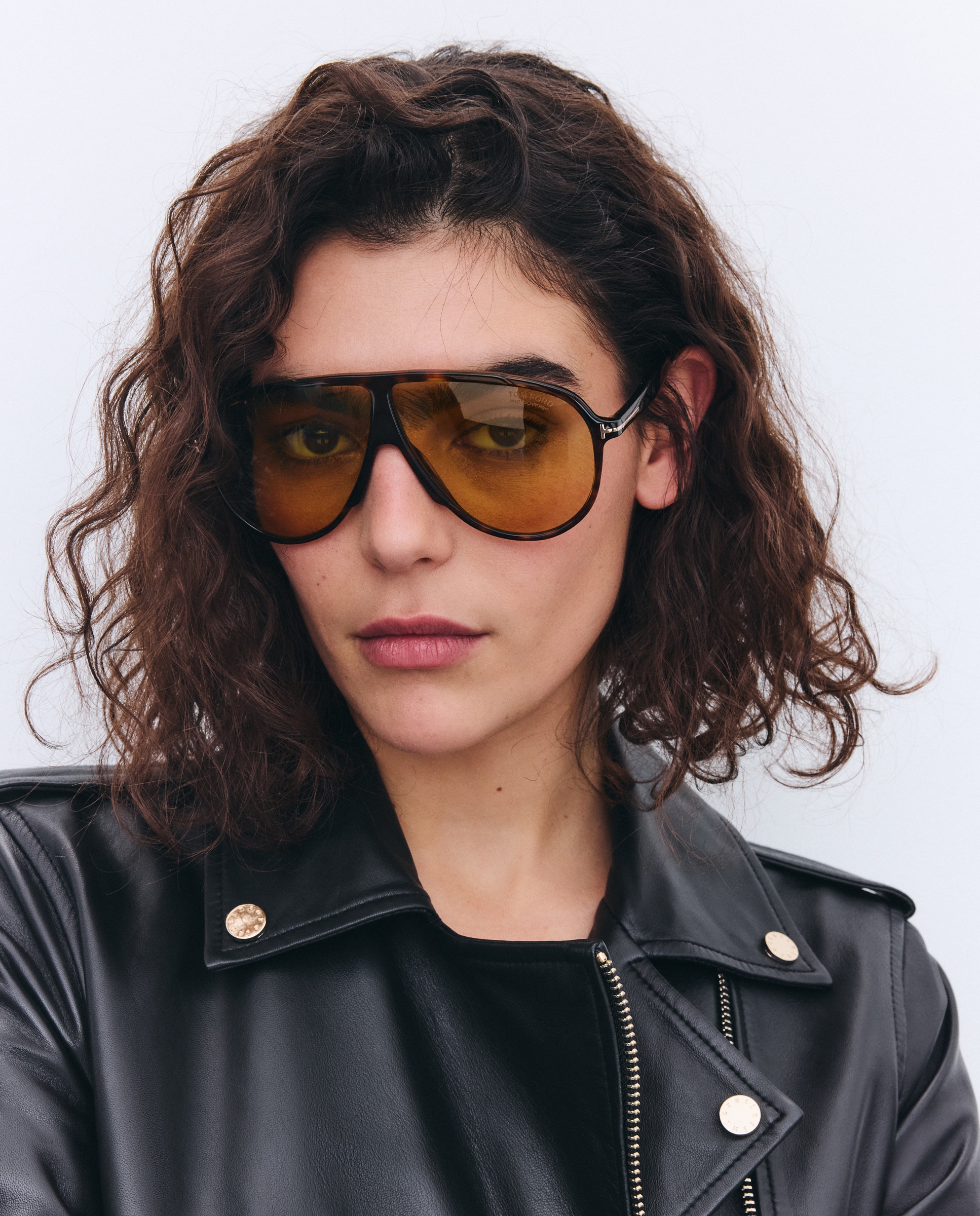 Blusão Biker em Pele com Aba e Mini Bolso Preto-4