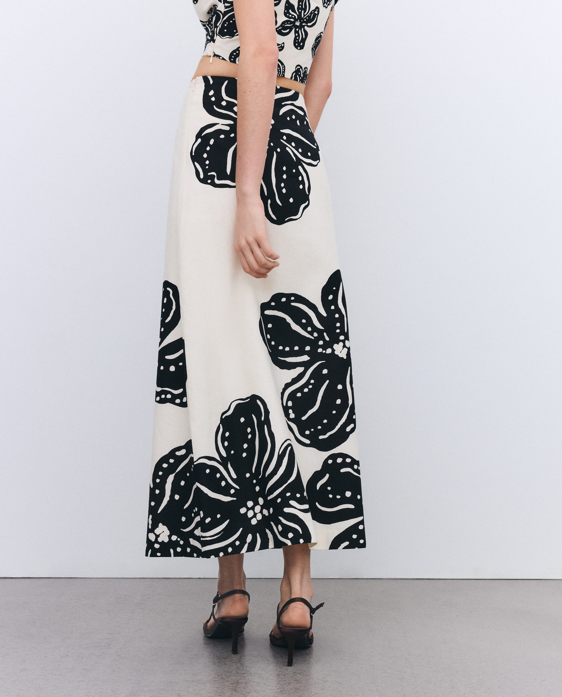 Saia Midi Estampada com Linho Preto-3