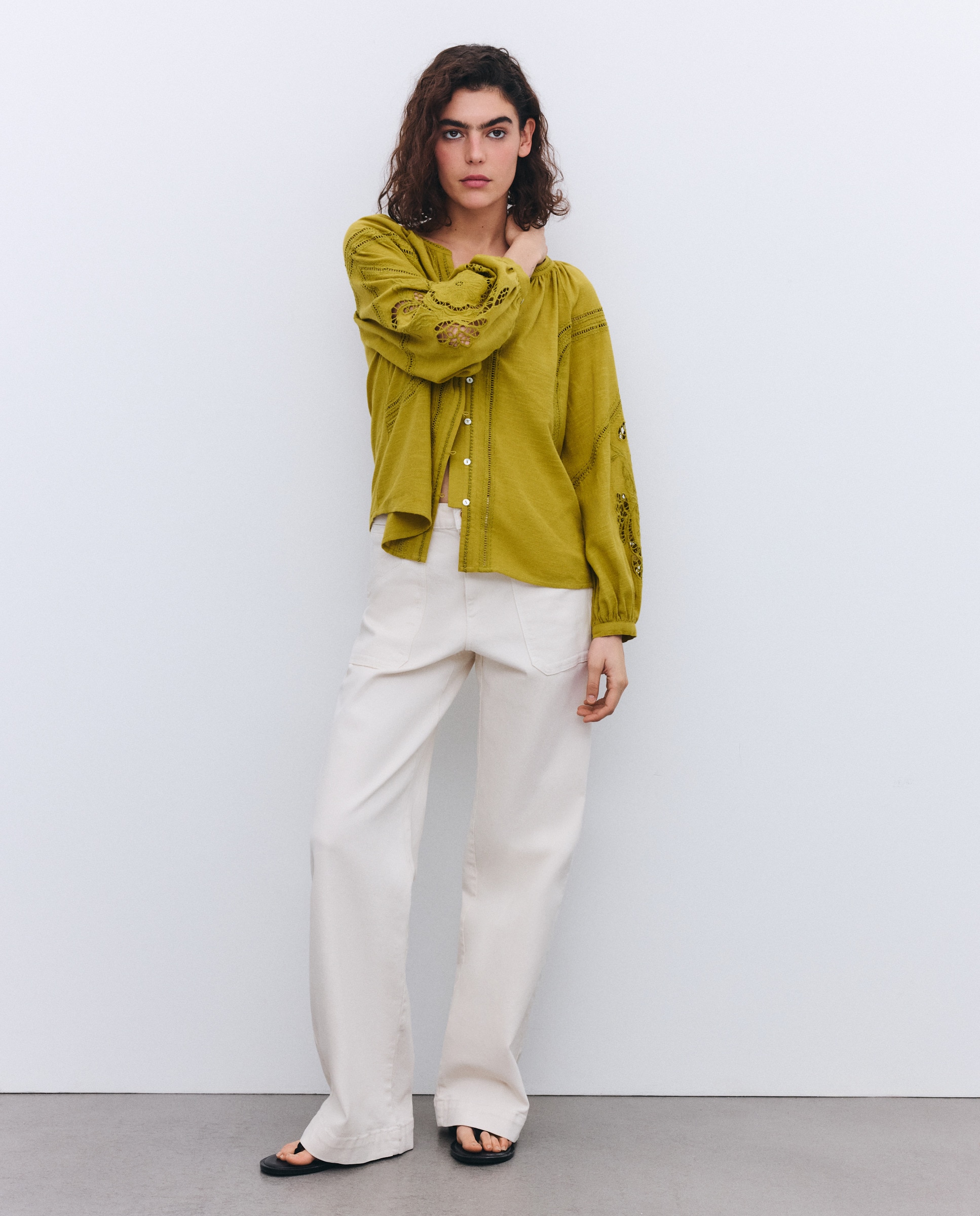 Imagem 0 de Blusa de manga comprida com bordado