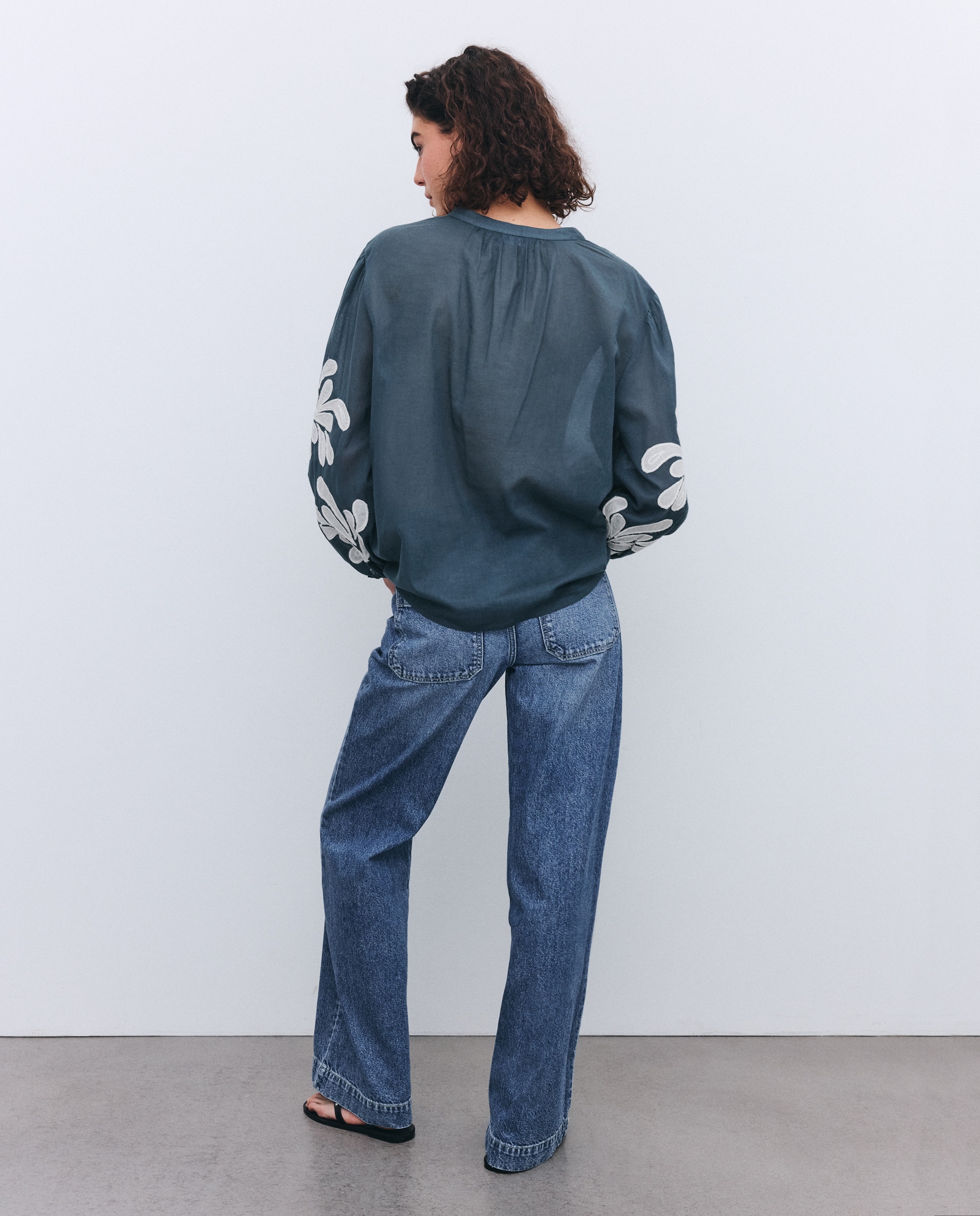Blusa com Bordados nas Mangas Verde Pato-3
