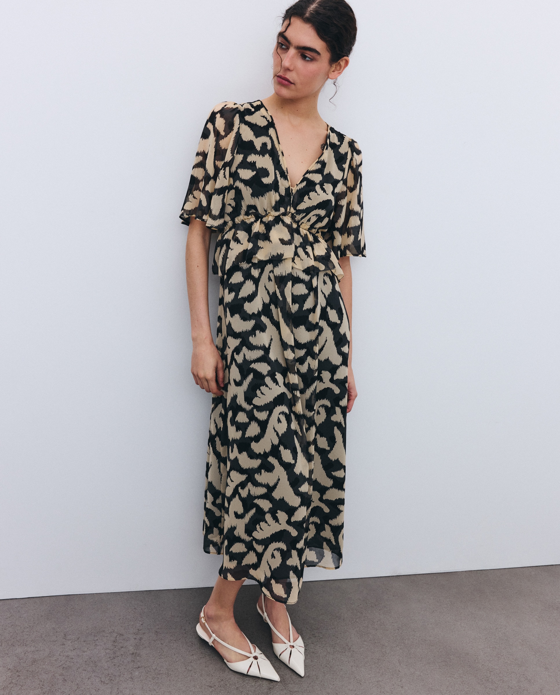 Imagem 0 de Vestido de Manga Curta com Folho na Cintura