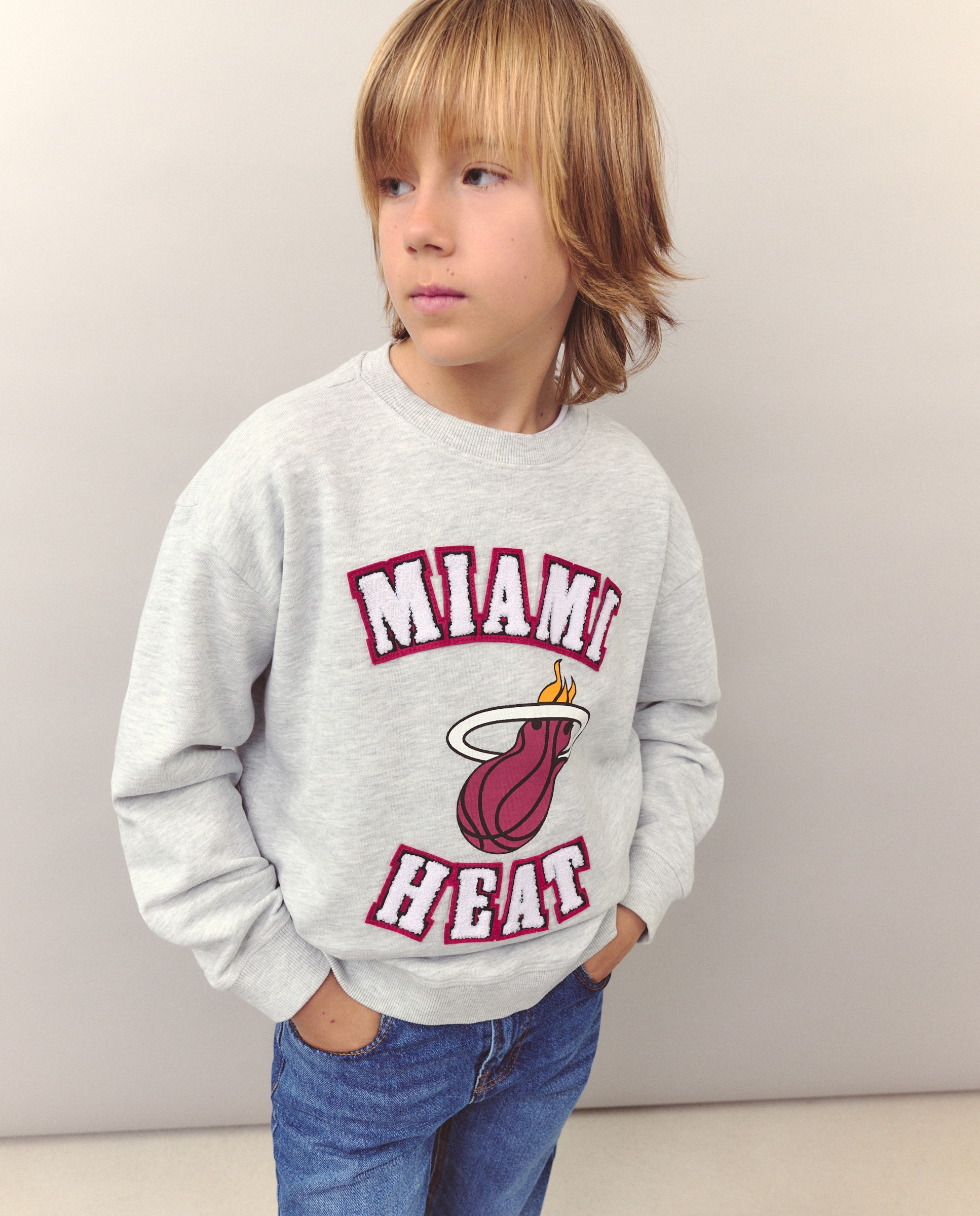 Sweatshirt Fechada com Estampado NBA Kids El Corte Inglés Cinzento-2
