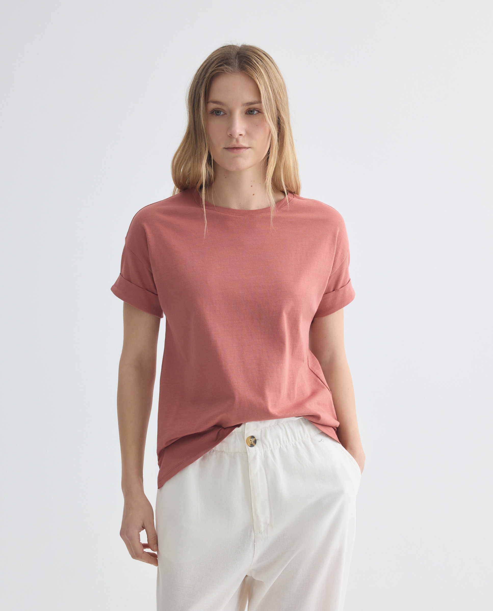 Imagen 0 de Camiseta básica de mujer cuello caja