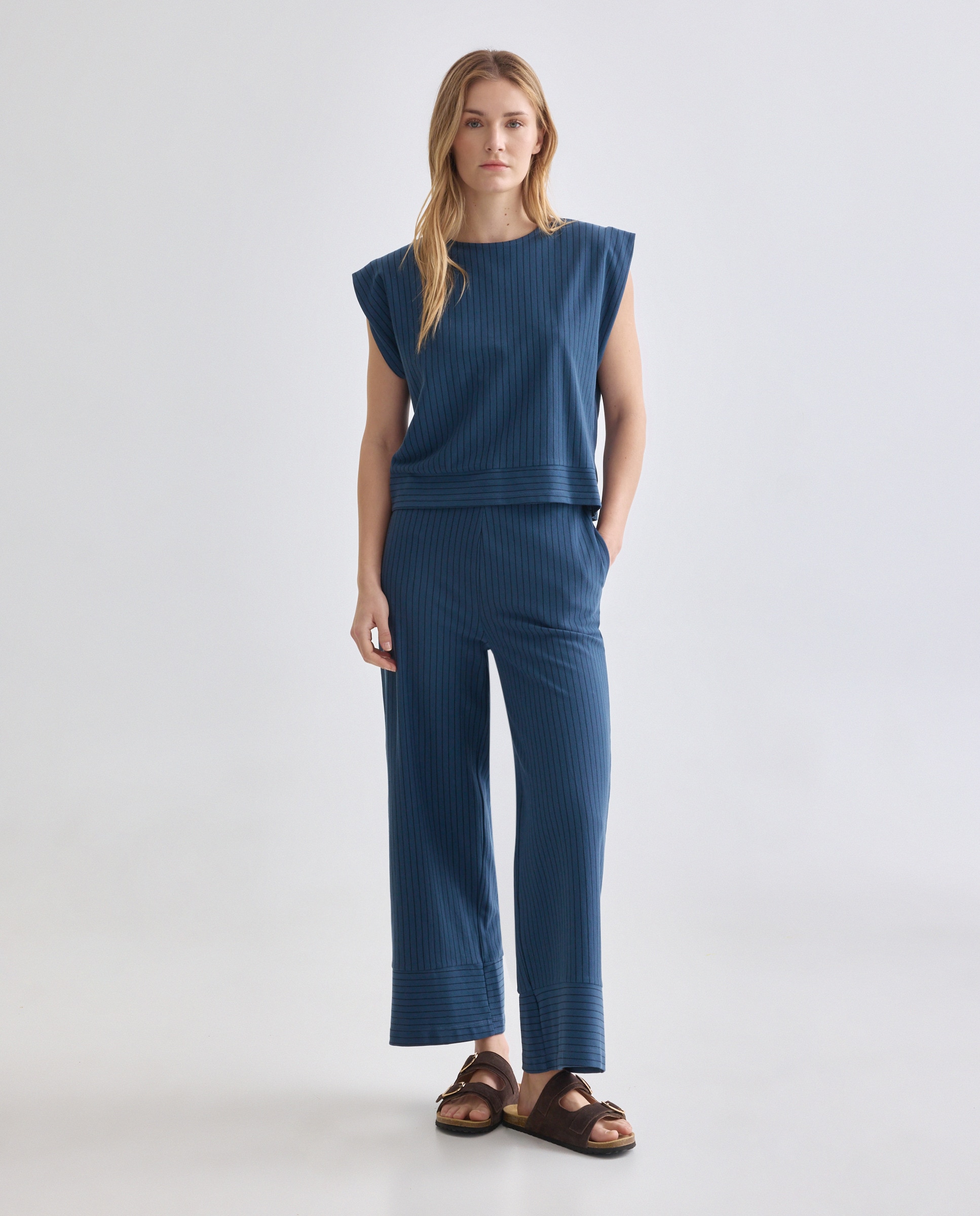 Imagen 0 de Pantalon de mujer ancho de rayas