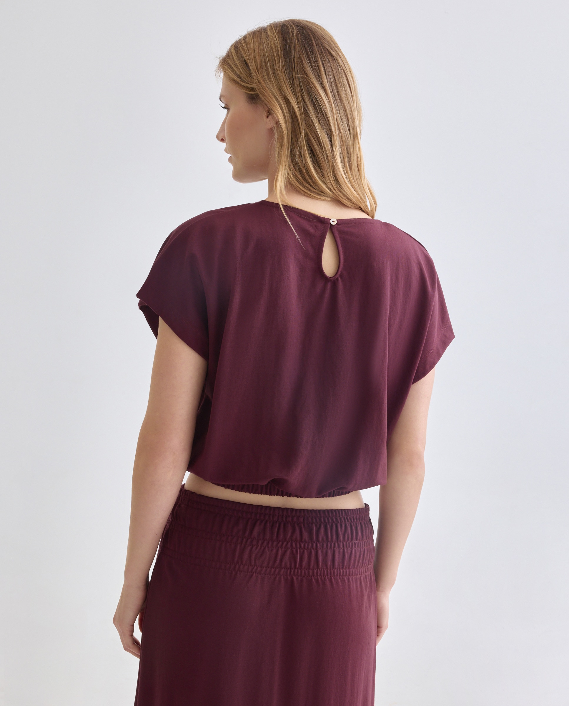 Camiseta de mujer cuello caja con cintura elástica Burdeos-3
