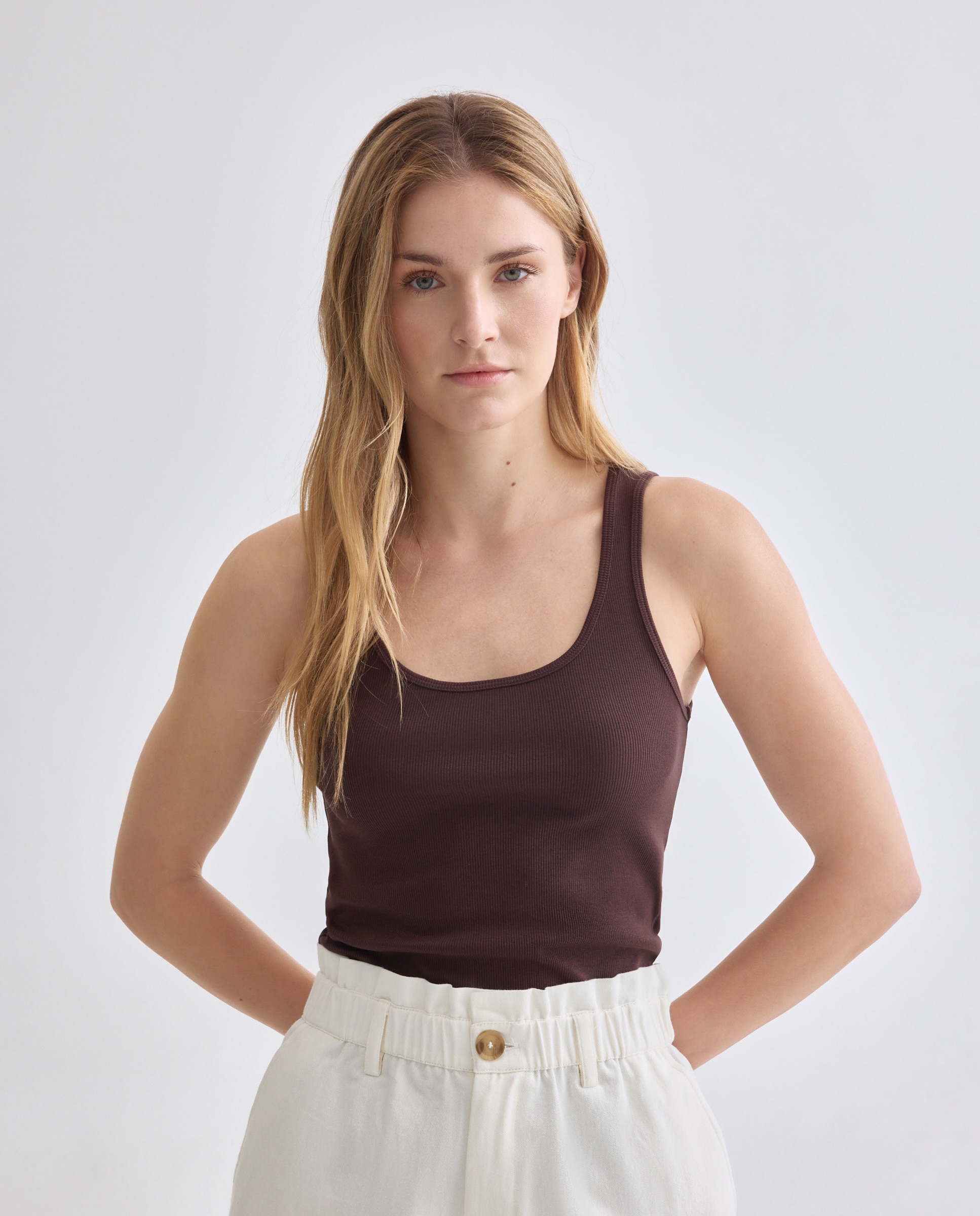 Imagen 0 de Camiseta básica de tirantes de mujer de canalé