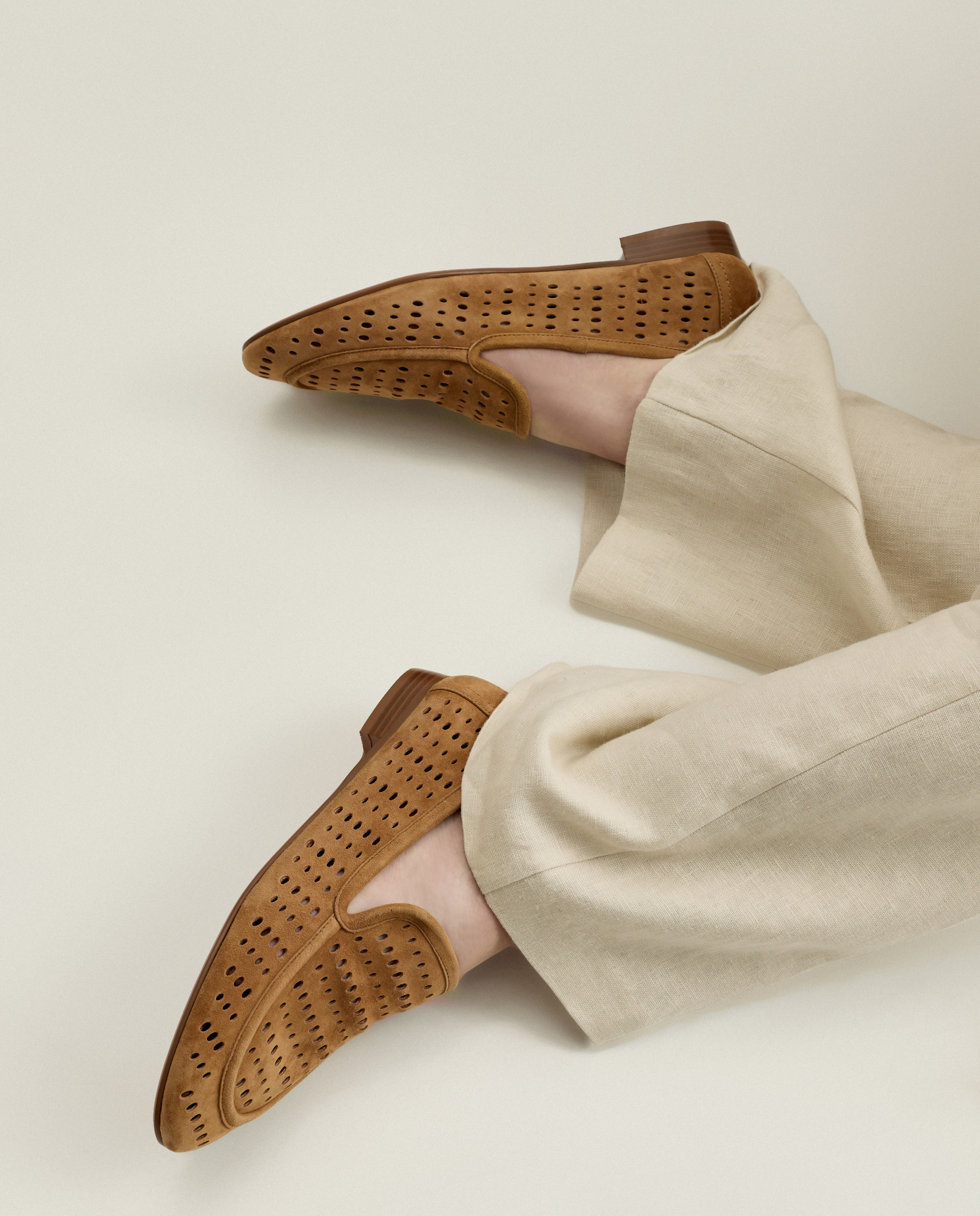 Sapatos Rasos com Perfurados 730 Camel-6