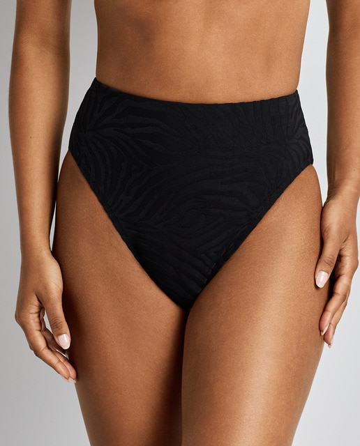 Imagem 0 de Cueca com Corte de Perna Subida