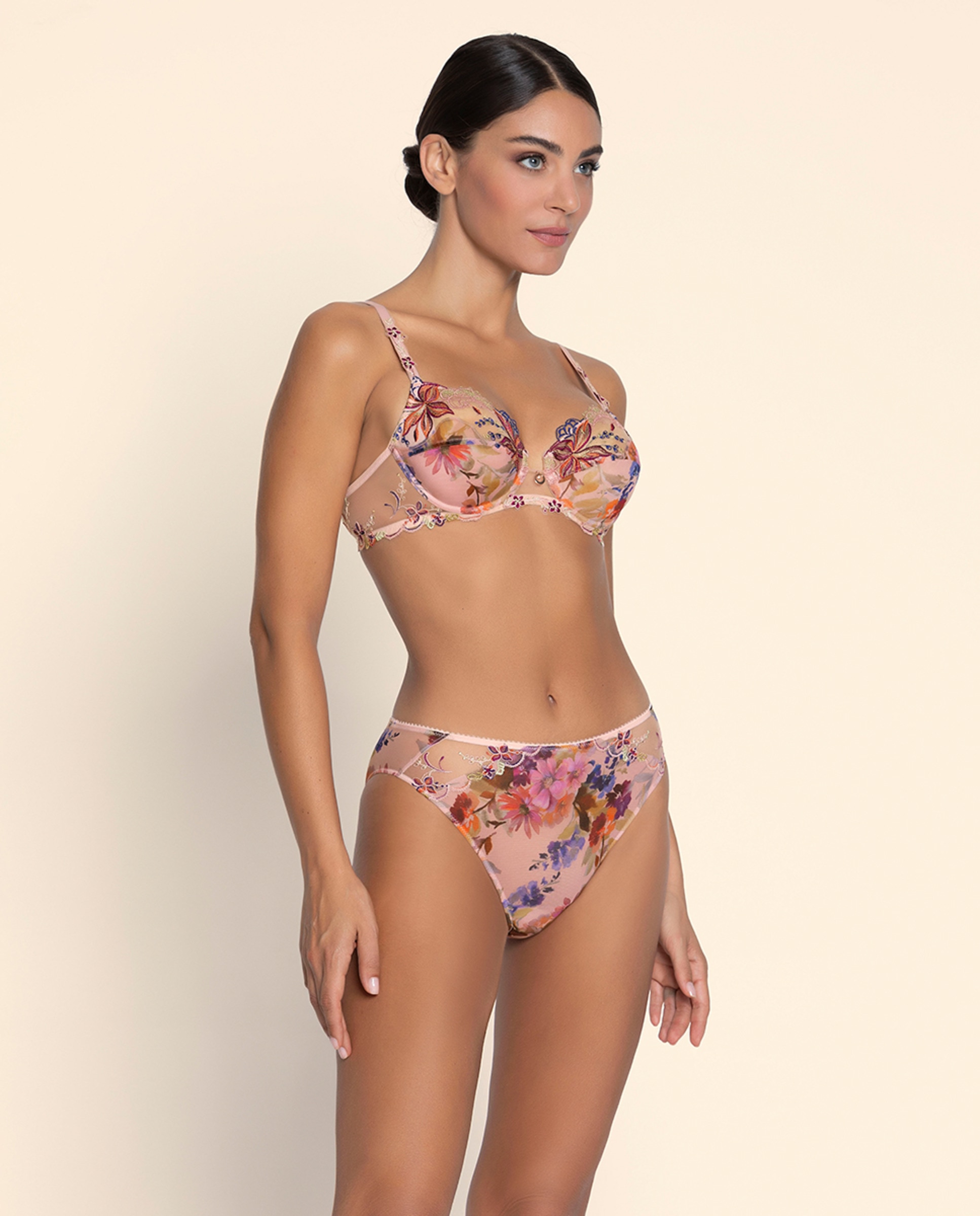 Cueca de Forma Clássica. Enriquecida com Bordados e Rendas. Rosa-6